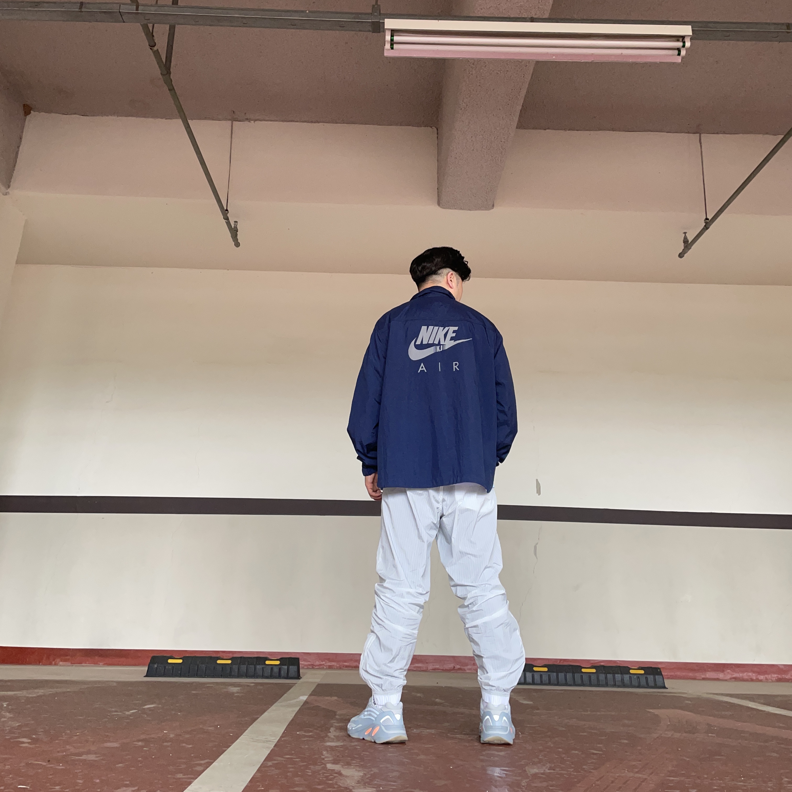 Nike x Kim Jones Reversible Wind Breaker Navy - US/EU, Nike x Kim Jones Printed Track Pants White - US/EU 착용 스타일 - 2