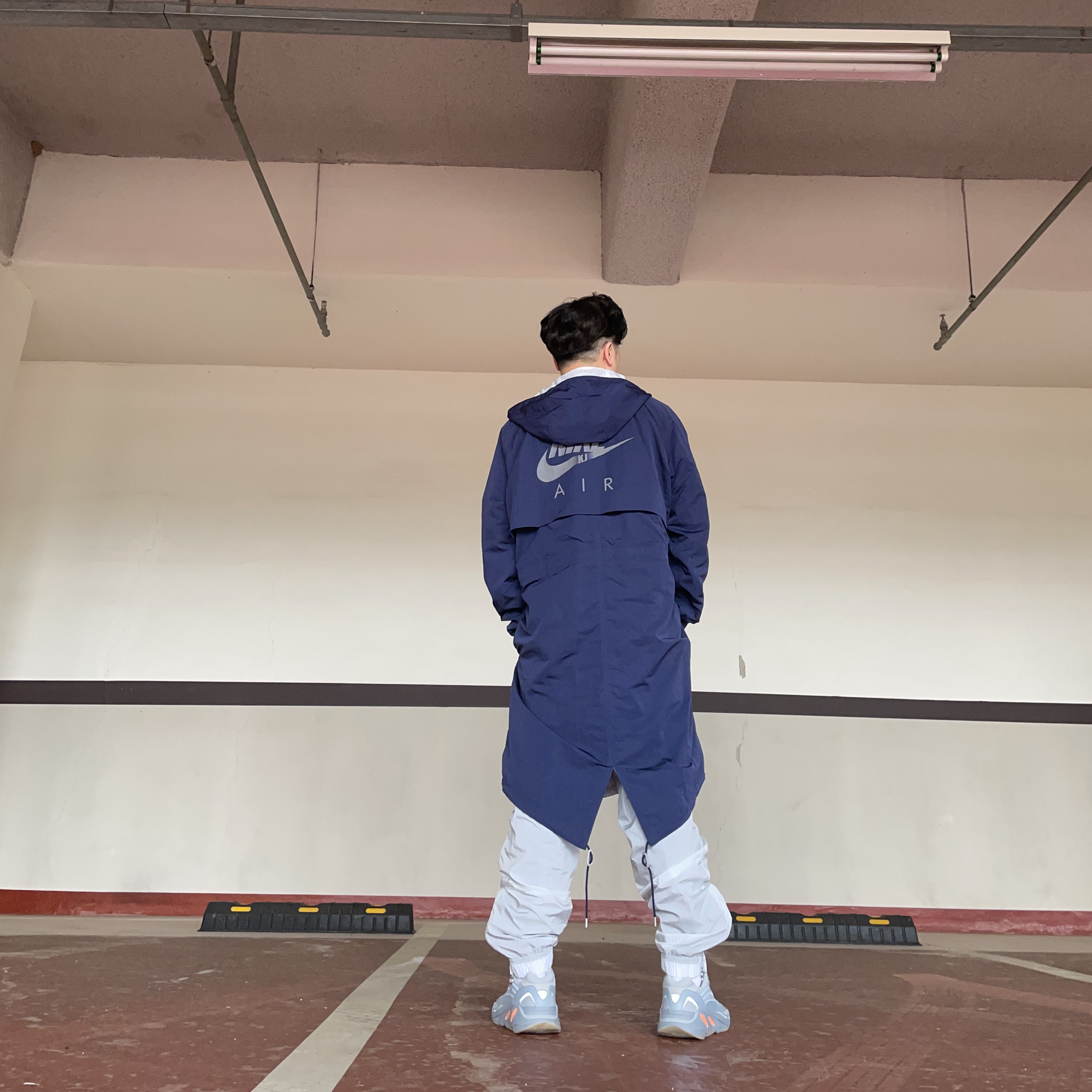 Nike x Kim Jones Printed Track Pants White - US/EU, Nike x Kim Jones Reversible Parka Navy - Asia 착용 스타일 - 4