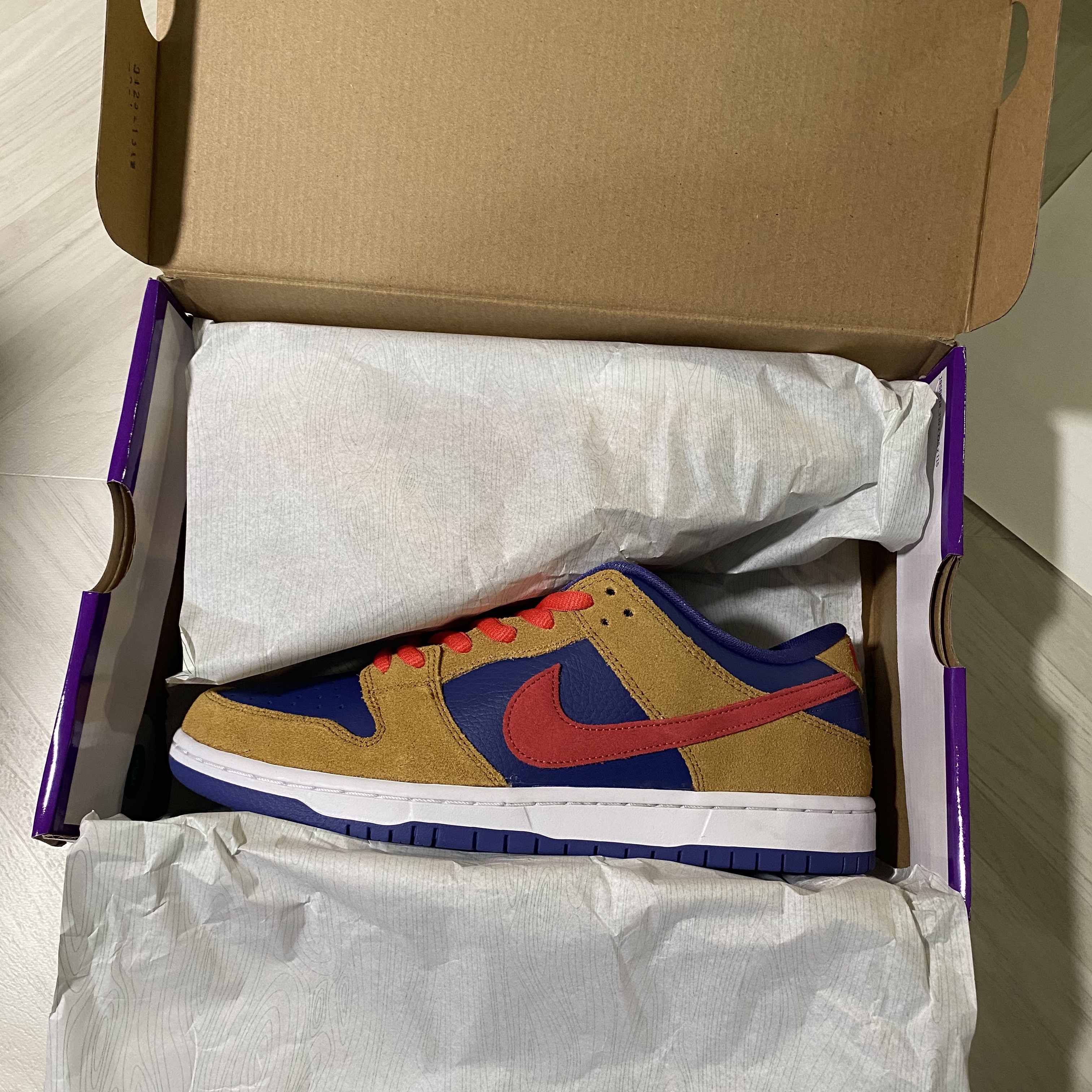 Nike SB Dunk Low Pro Wheat and Purple 착용 스타일