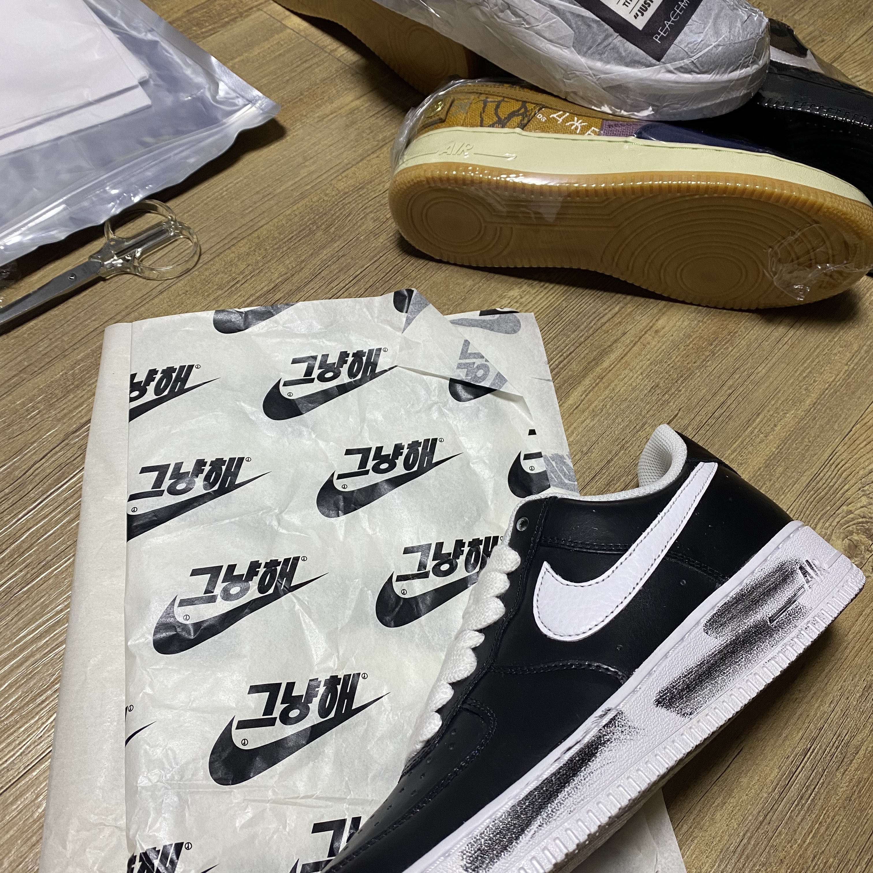 Nike x Peaceminusone Air Force 1 Low Para-Noise, Nike x Off-White Air Force 1 Low Black White 착용 스타일 - 1