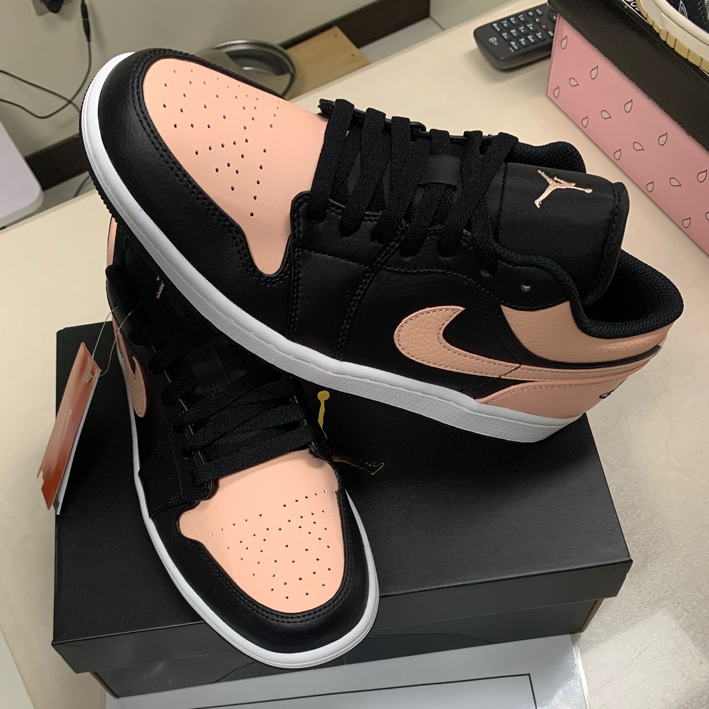 Jordan 1 Low Crimson Tint 착용 스타일 - 1