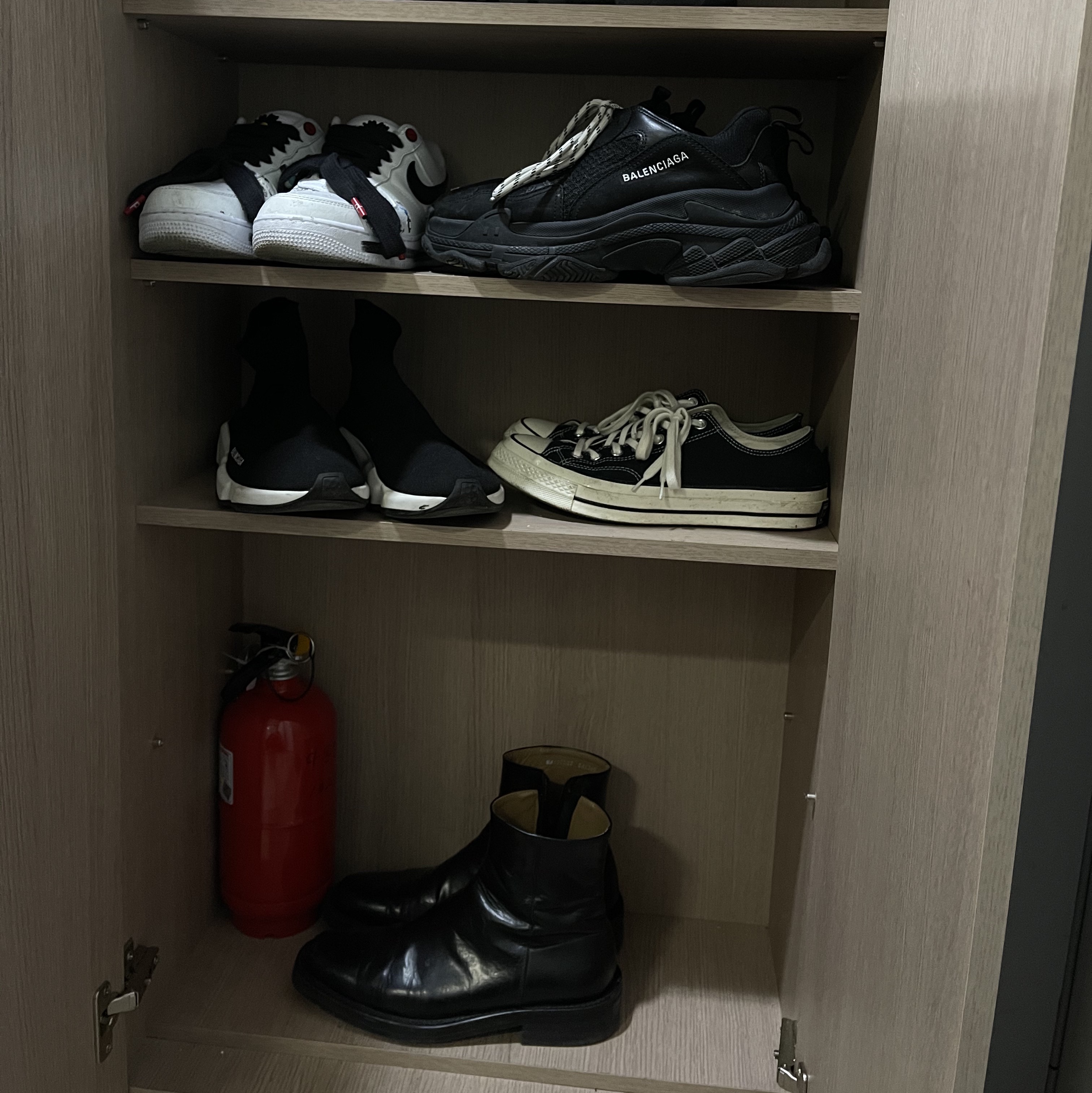 Balenciaga Triple S Sneakers Black 2020, Nike x Peaceminusone Air Force 1 Low Para-Noise 착용 스타일