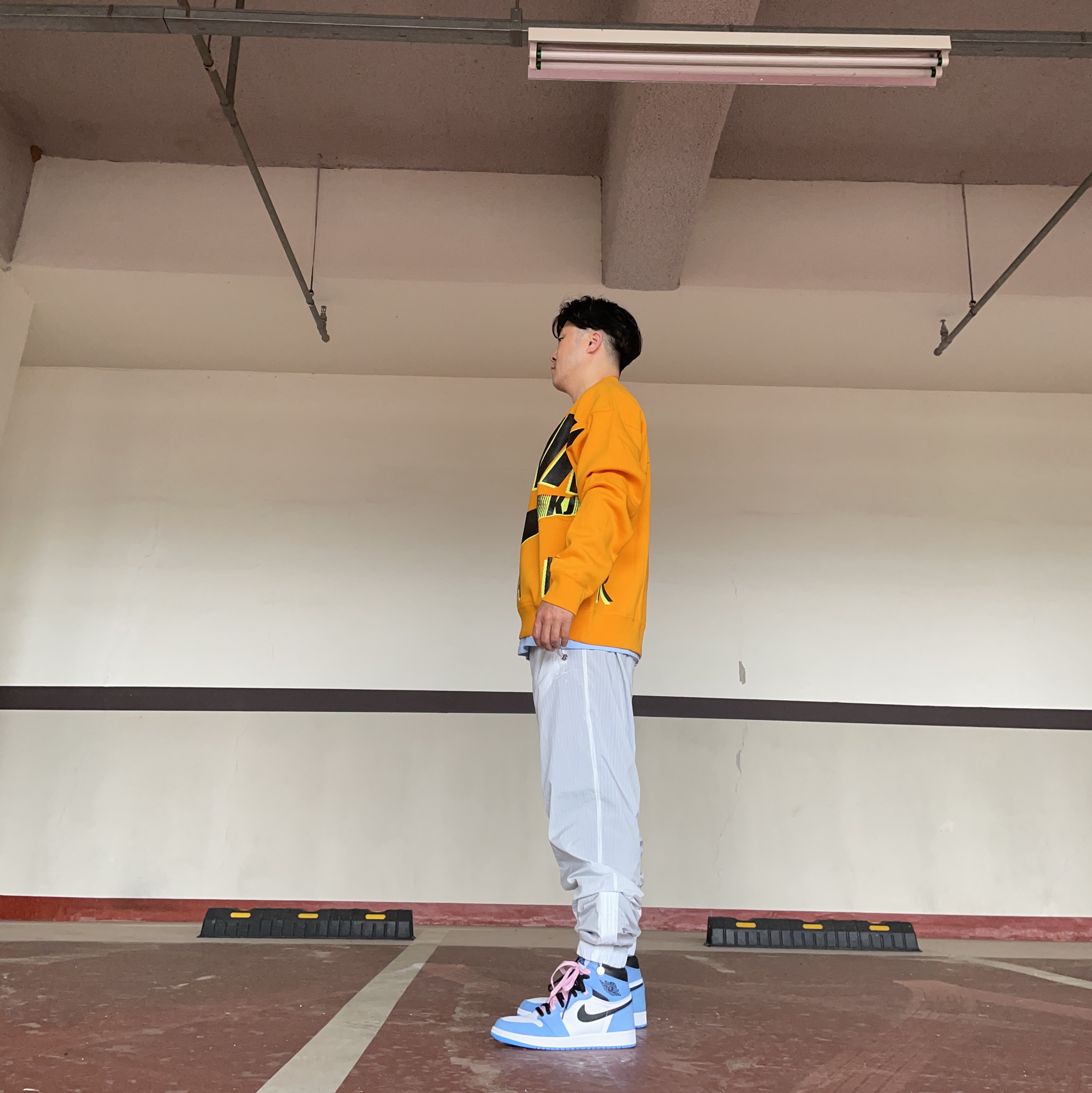 Nike x Kim Jones Printed Track Pants White - US/EU, Nike x Kim Jones Fleece Crew Circuit Orange - US/EU 착용 스타일 - 2