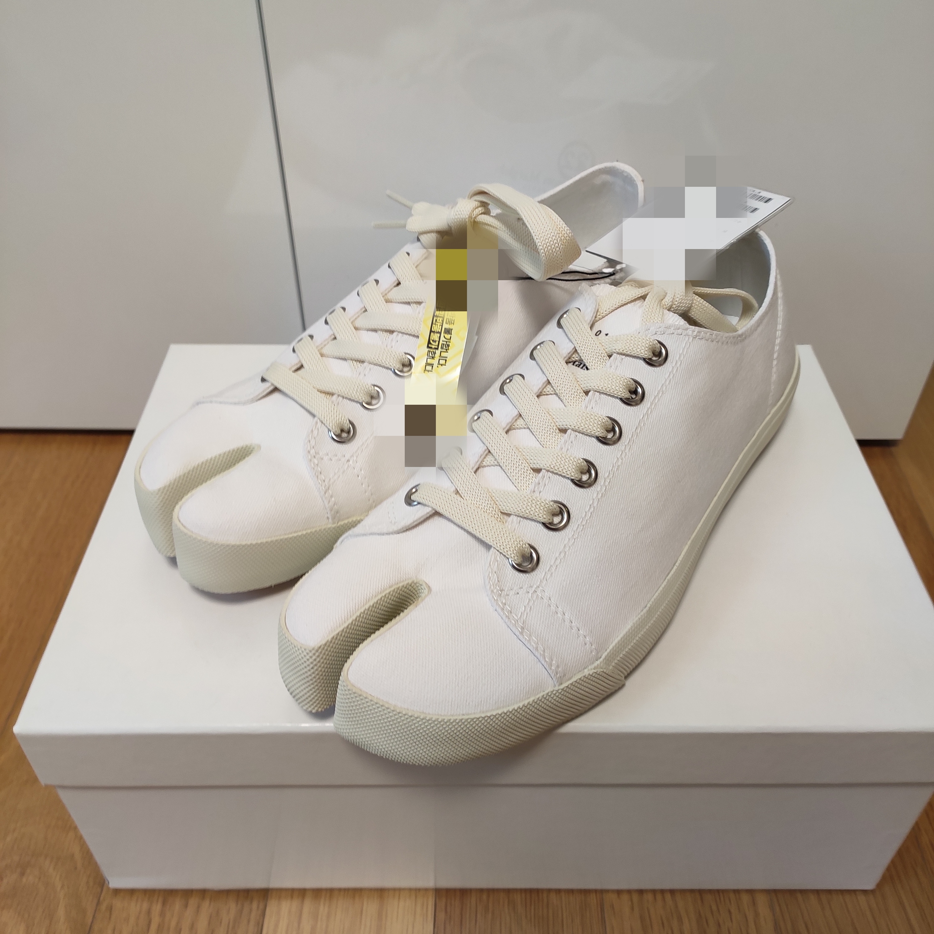 Maison Margiela Tabi Low White 착용 스타일 - 2