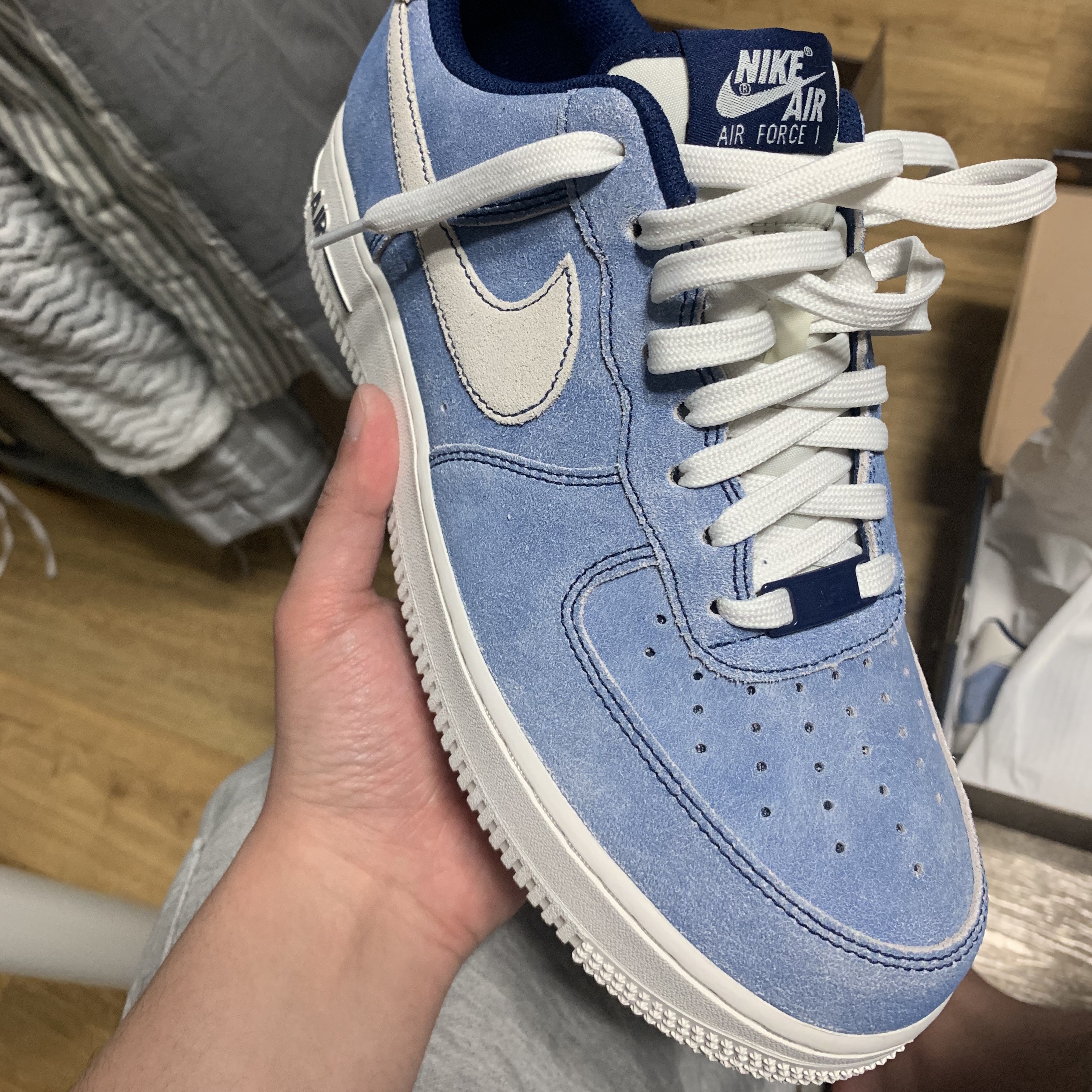 Nike Air Force 1 '07 LV8 Dusty Blue 착용 스타일