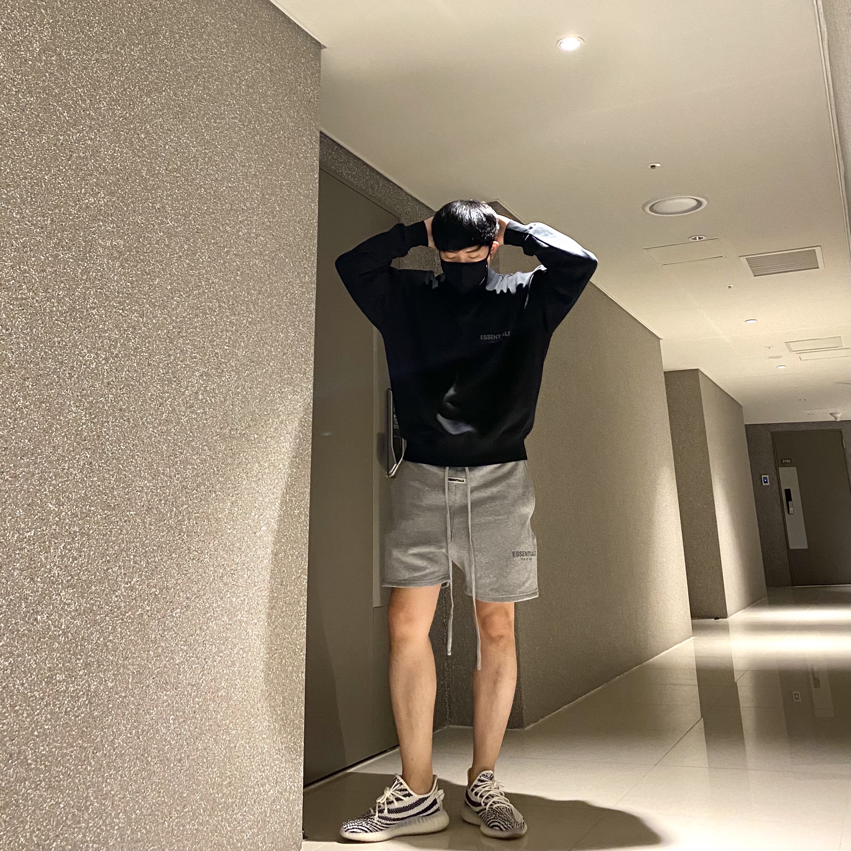 Essentials Long Sleeve Boxy Polo Black - 20FW, Adidas Yeezy Boost 350 V2 Zebra 2017/2019/2020 착용 스타일