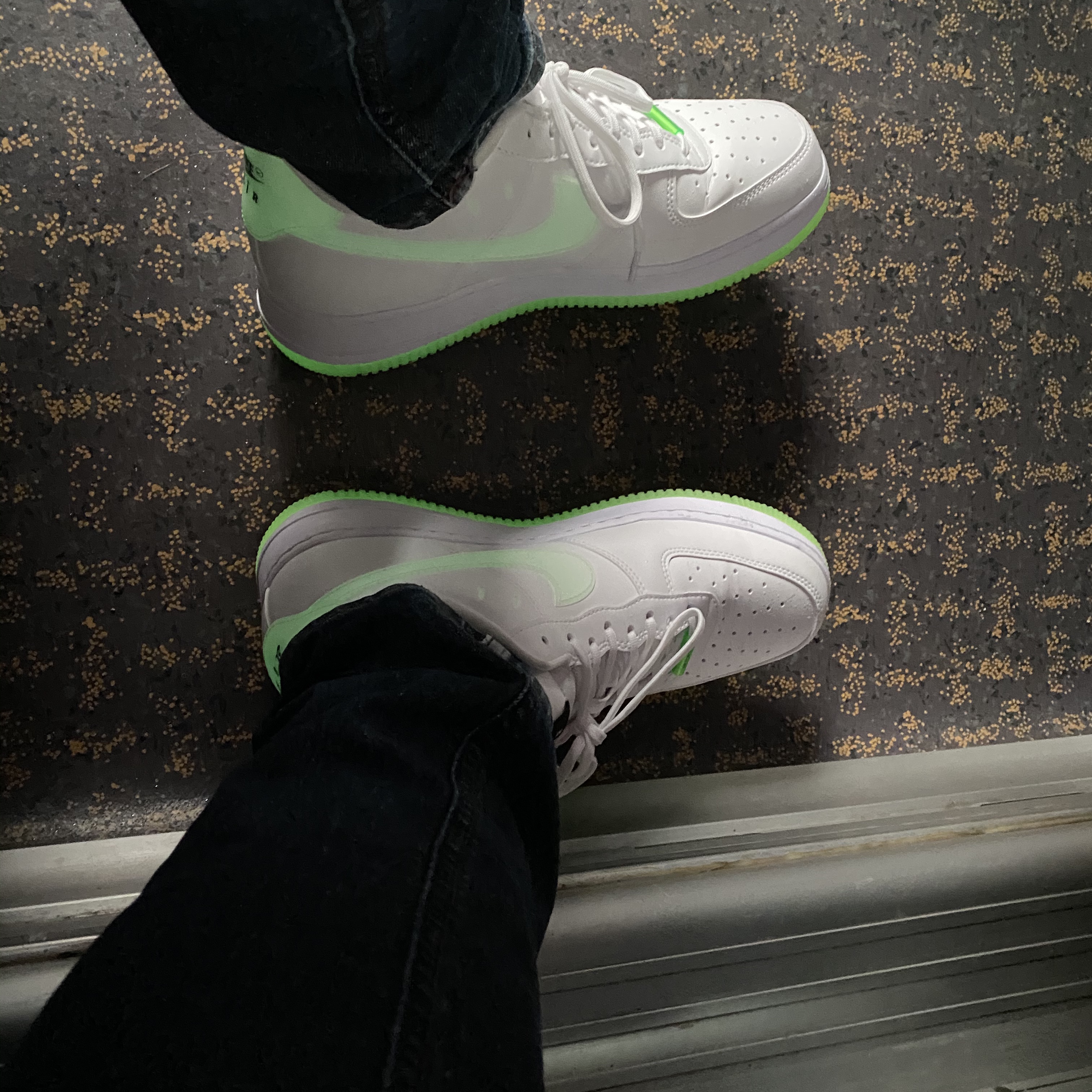 (W) Nike Air Force 1 '07 LX Have a Nike Day White Glow 착용 스타일 - 1