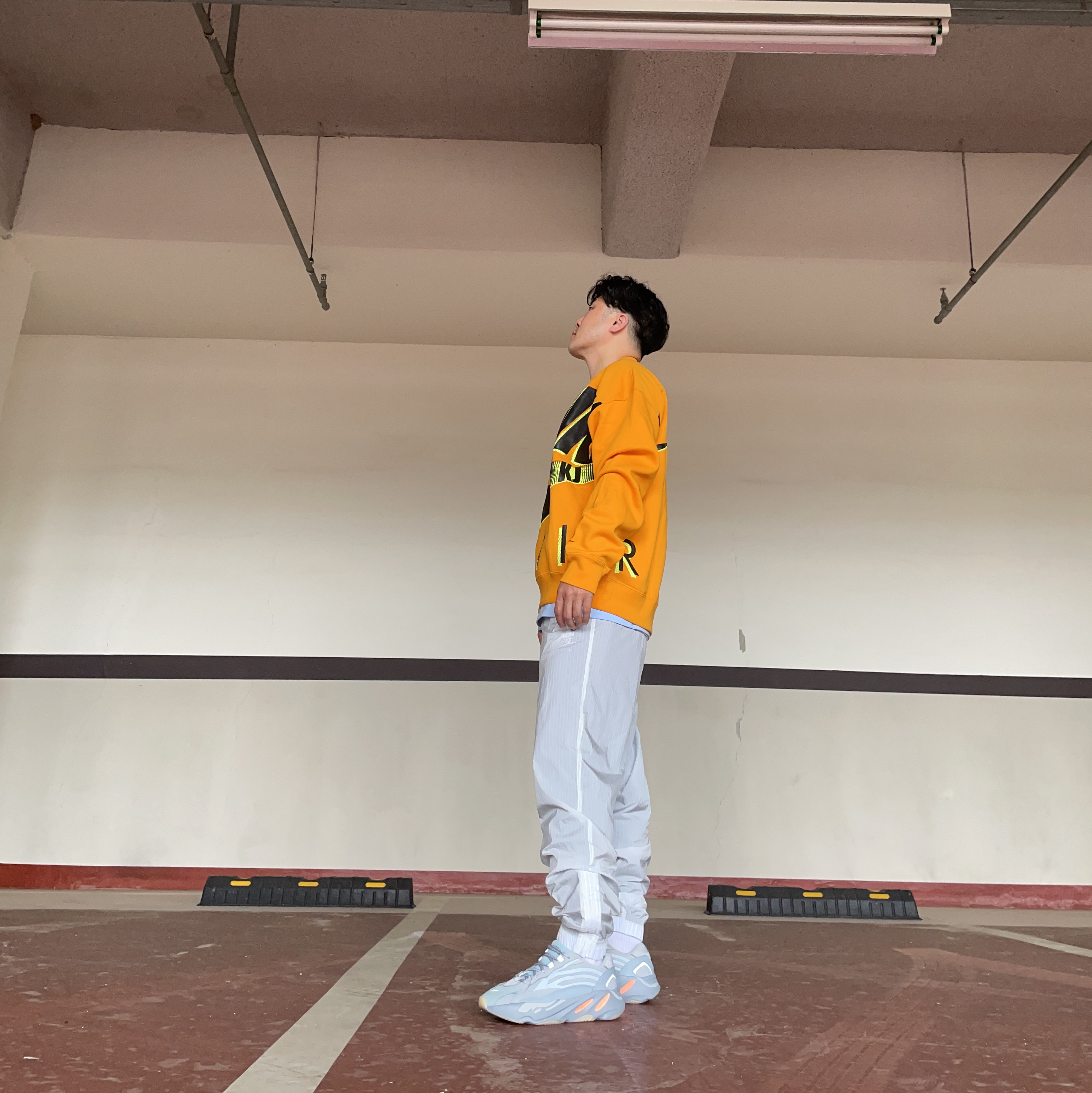 Nike x Kim Jones Printed Track Pants White - US/EU, Nike x Kim Jones Fleece Crew Circuit Orange - US/EU 착용 스타일 - 4