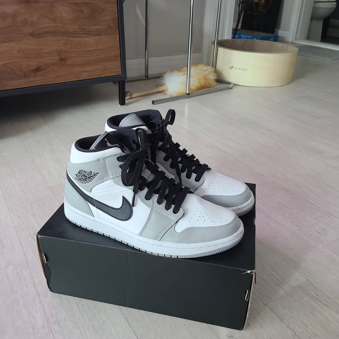 Jordan 1 Mid Light Smoke Grey 착용 스타일