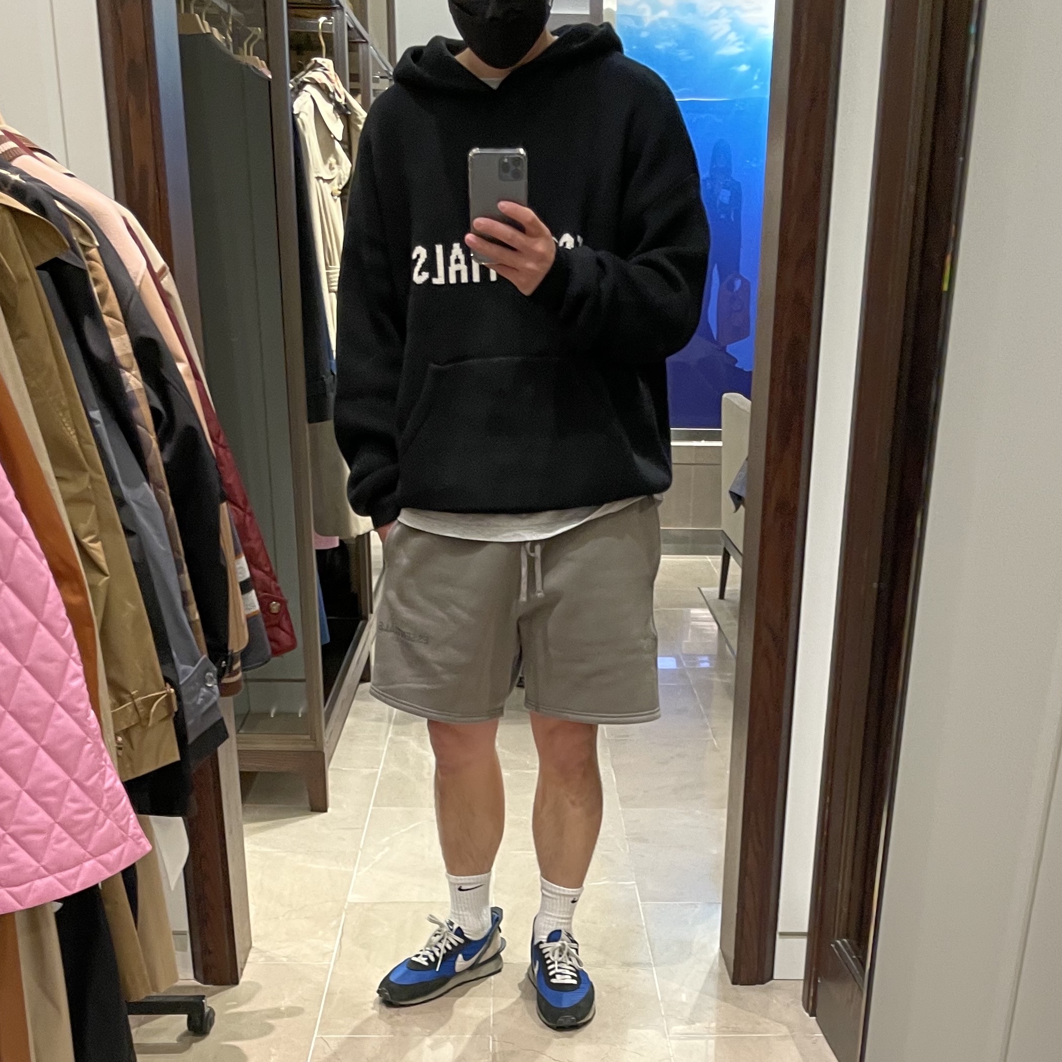 Essentials Knit Hoodie Black - 20FW, Essentials Fleece Shorts Cement - 20FW 착용 스타일