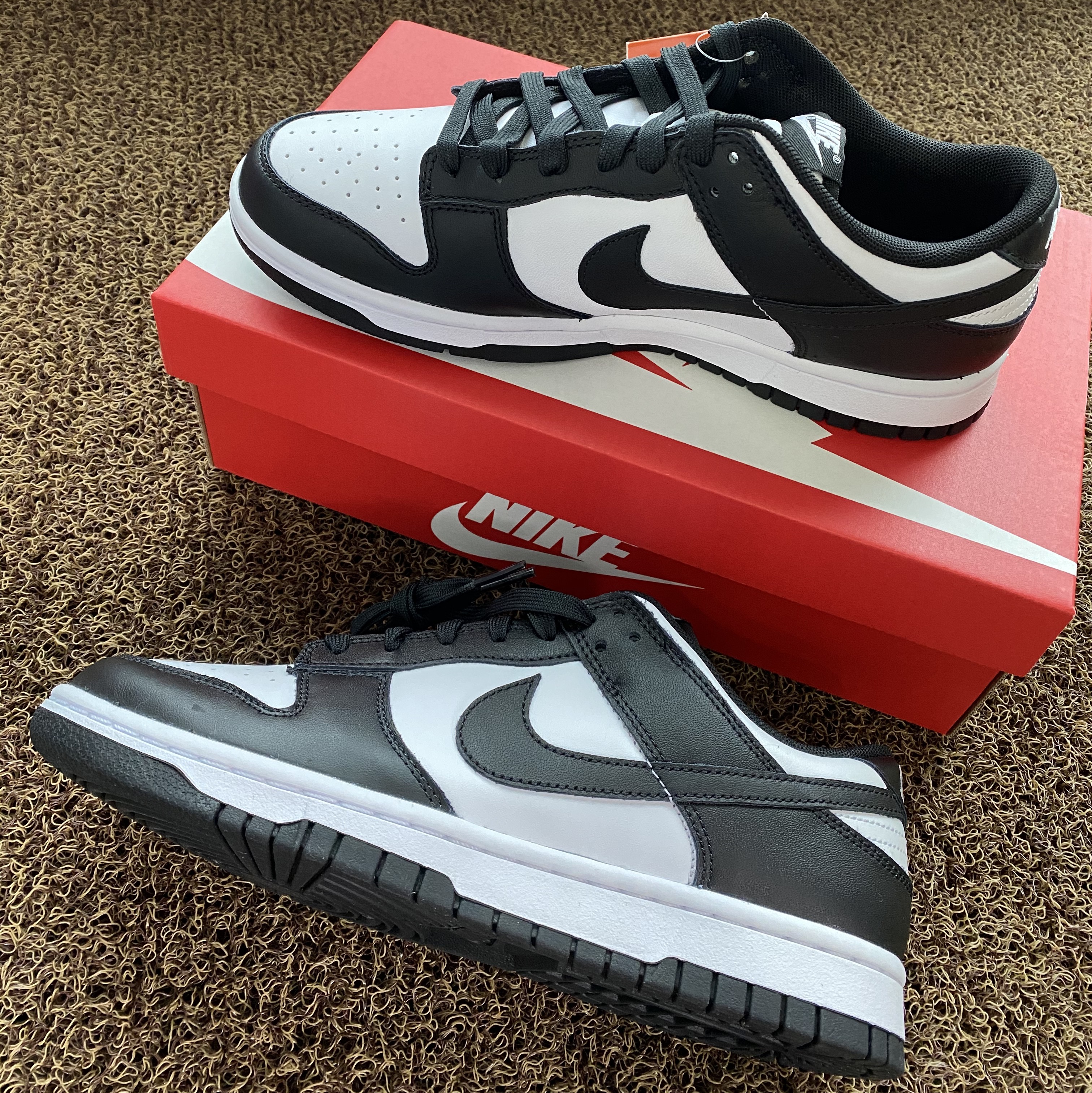 Nike Dunk Low Retro Black 착용 스타일