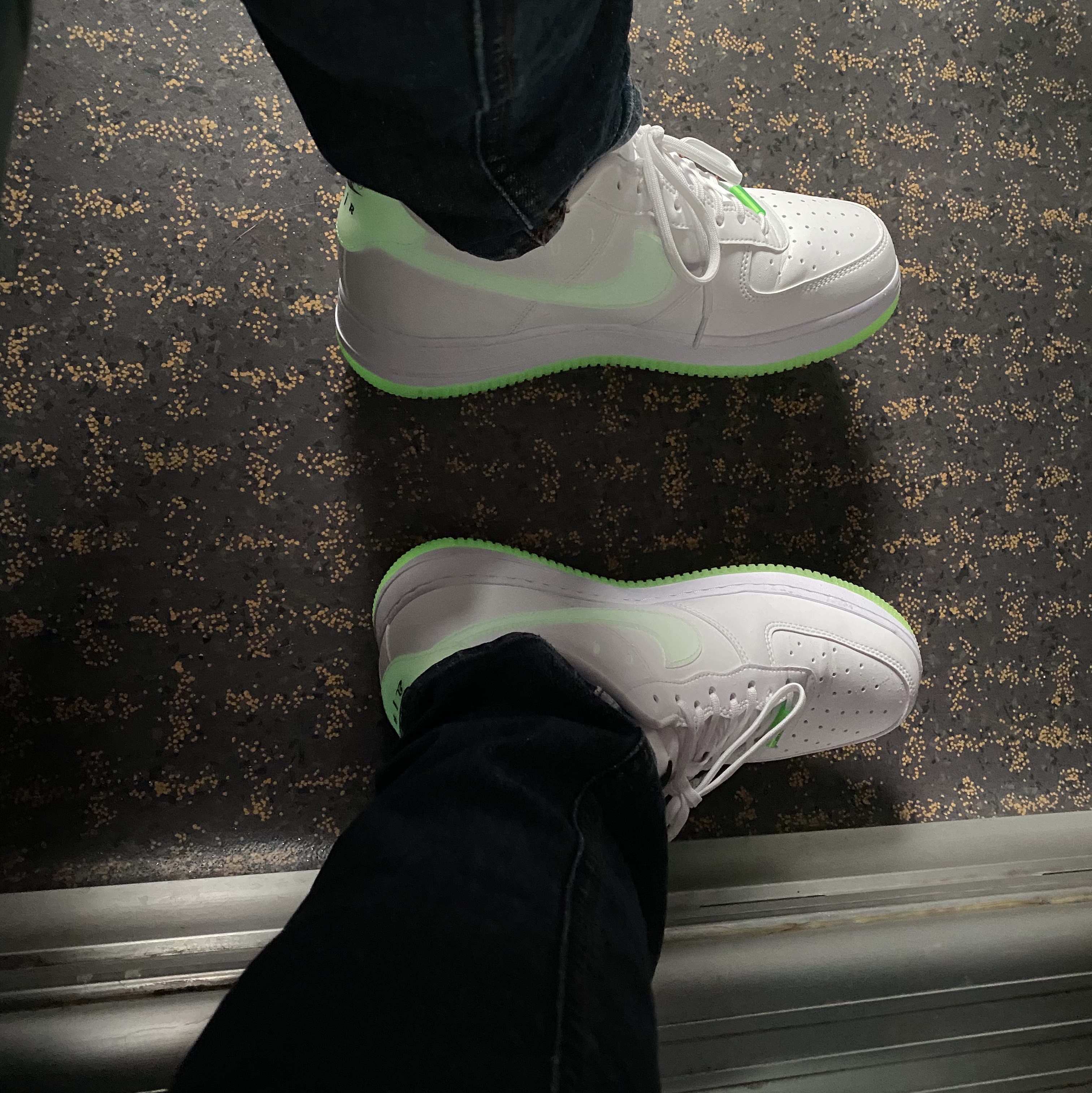 (W) Nike Air Force 1 '07 LX Have a Nike Day White Glow 착용 스타일 - 2