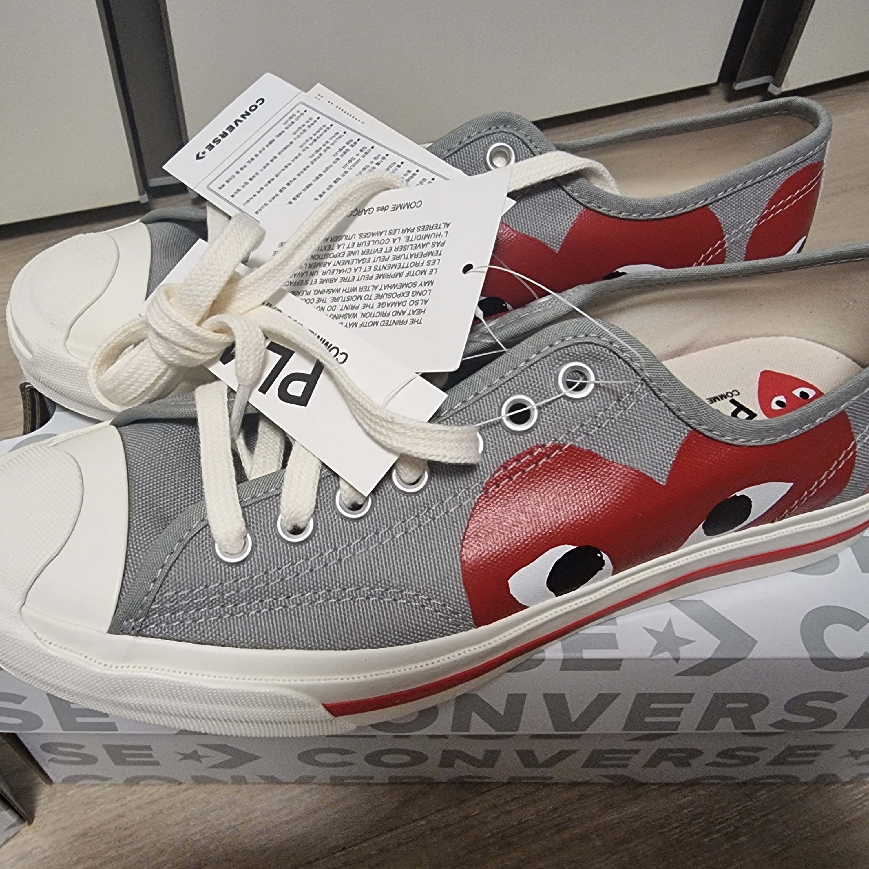 Converse x Play Comme des Garcons Jack Purcell Drizzle Black, Converse x Play Comme des Garcons Jack Purcell Drizzle Red 착용 스타일 - 3