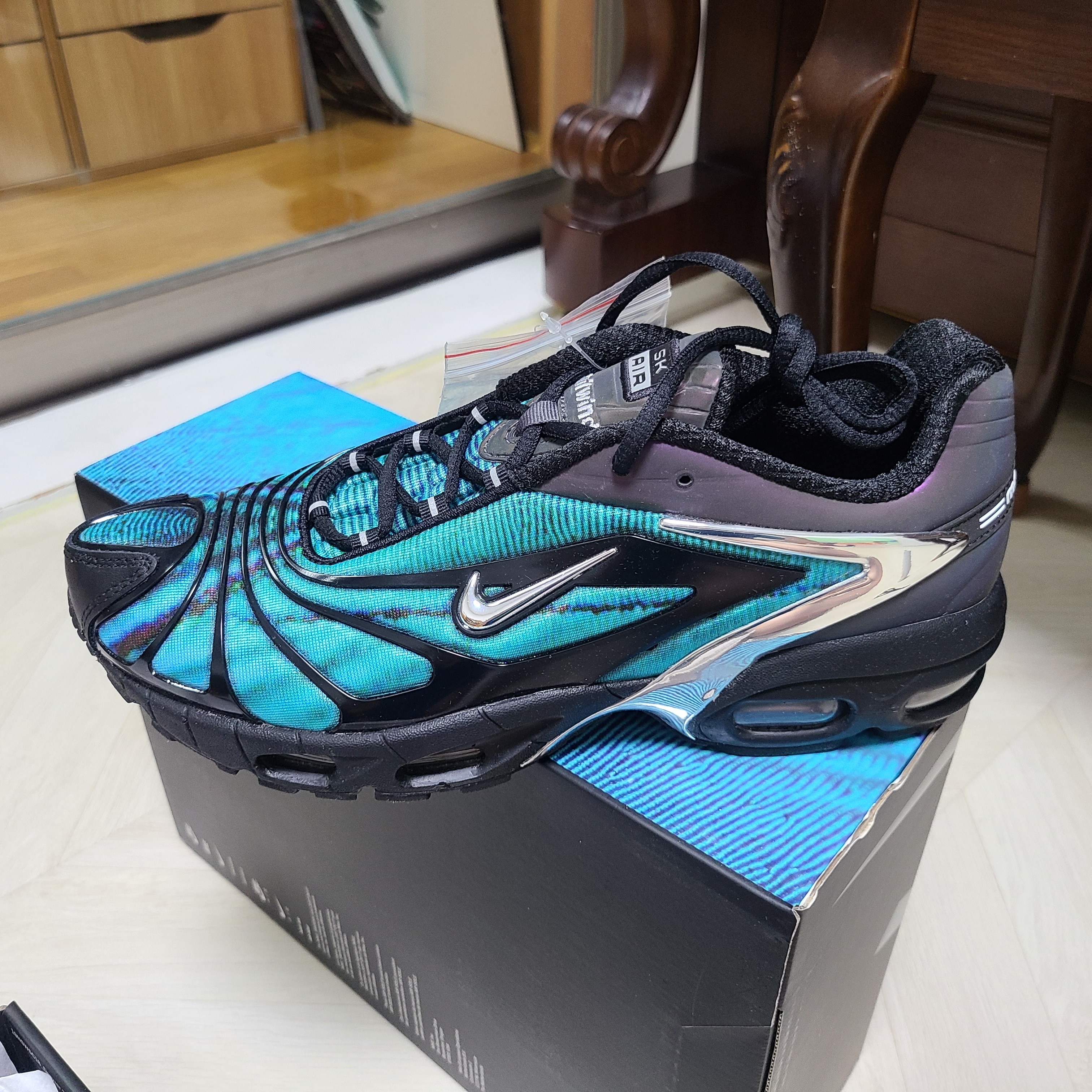 Nike x Skepta Air Max Tailwind 5 Chrome Blue 착용 스타일 - 2