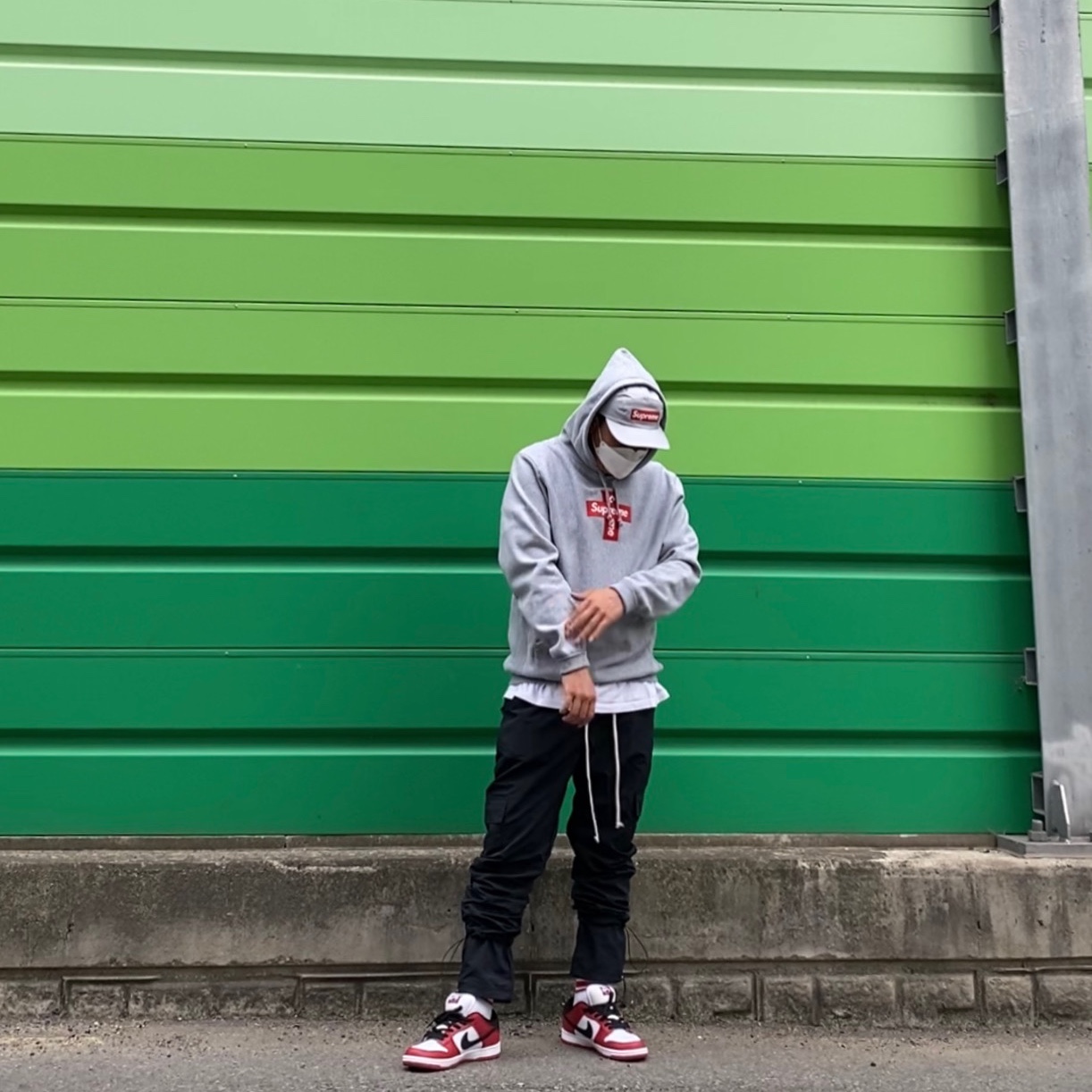 Supreme Inset Logo Camp Cap Grey - 20FW, Supreme Cross Box Logo Hooded Sweatshirt Heather Grey - 20FW 착용 스타일