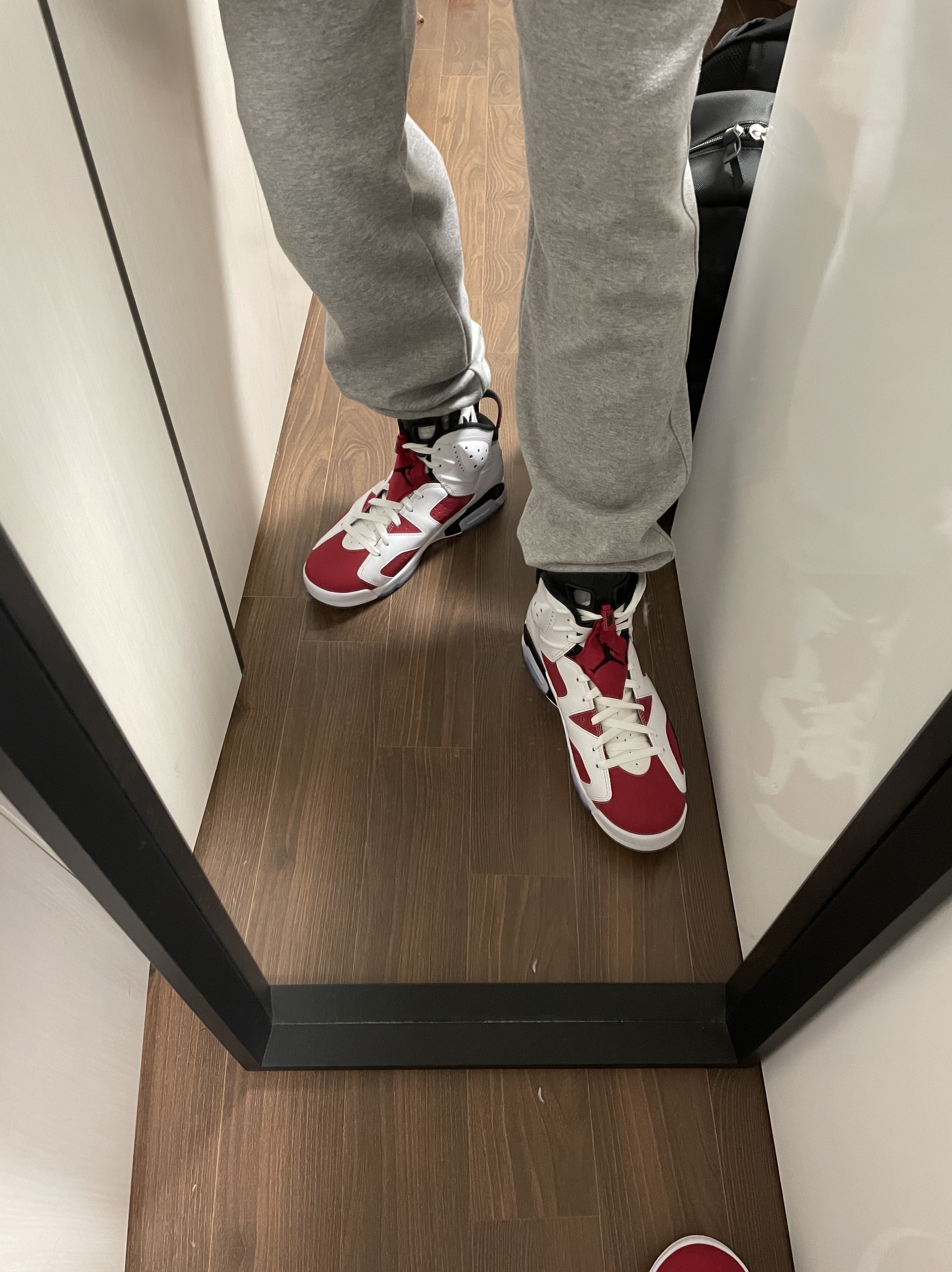 Jordan 6 Retro Carmine 2021 착용 스타일 - 4