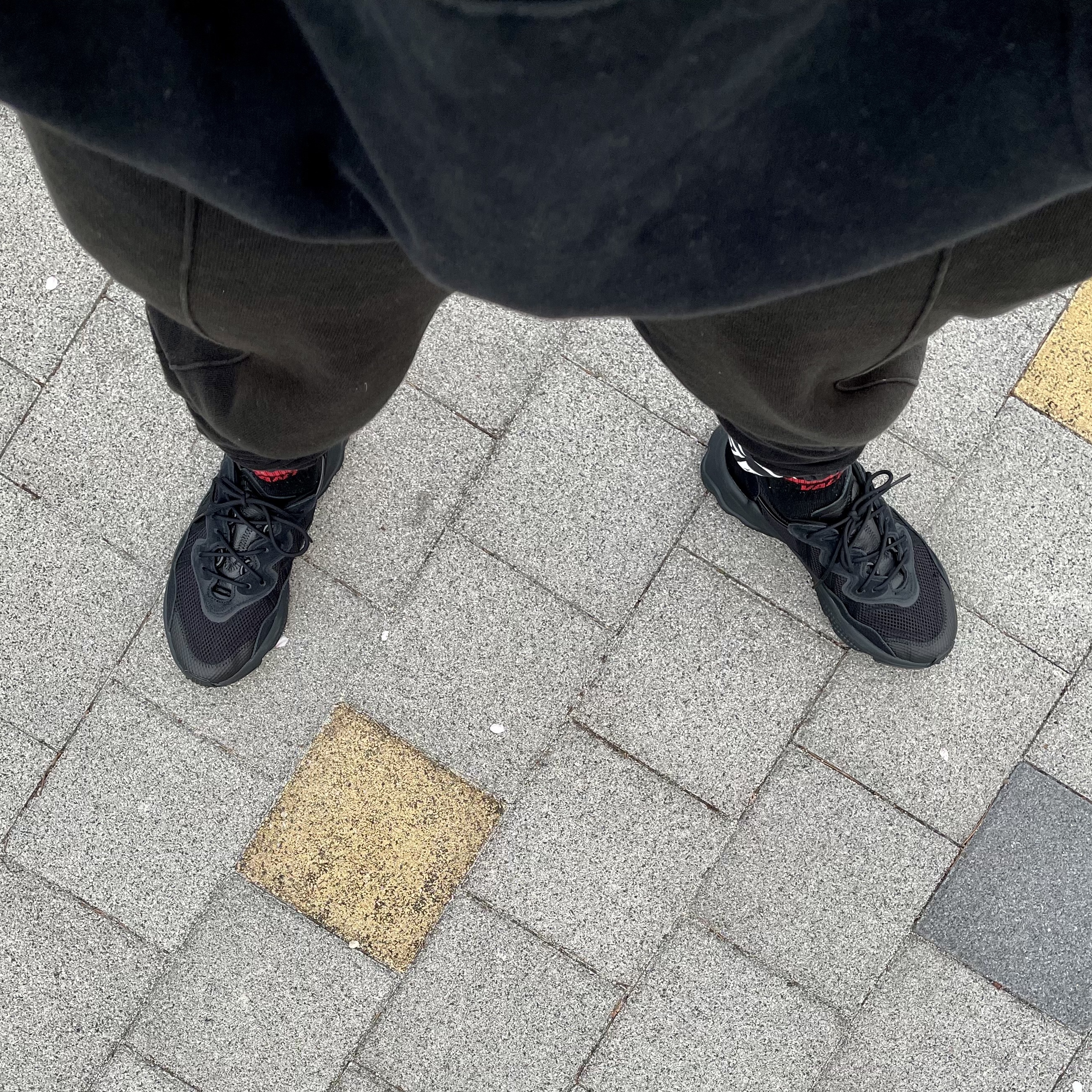 Adidas Ozweego Core Black 착용 스타일