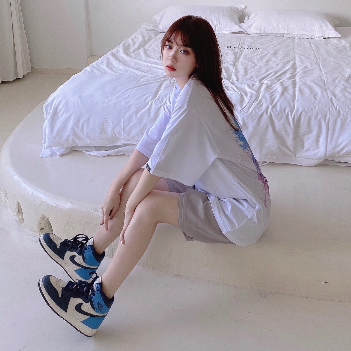 Jordan 1 Retro High Obsidian UNC 착용 스타일 - 3