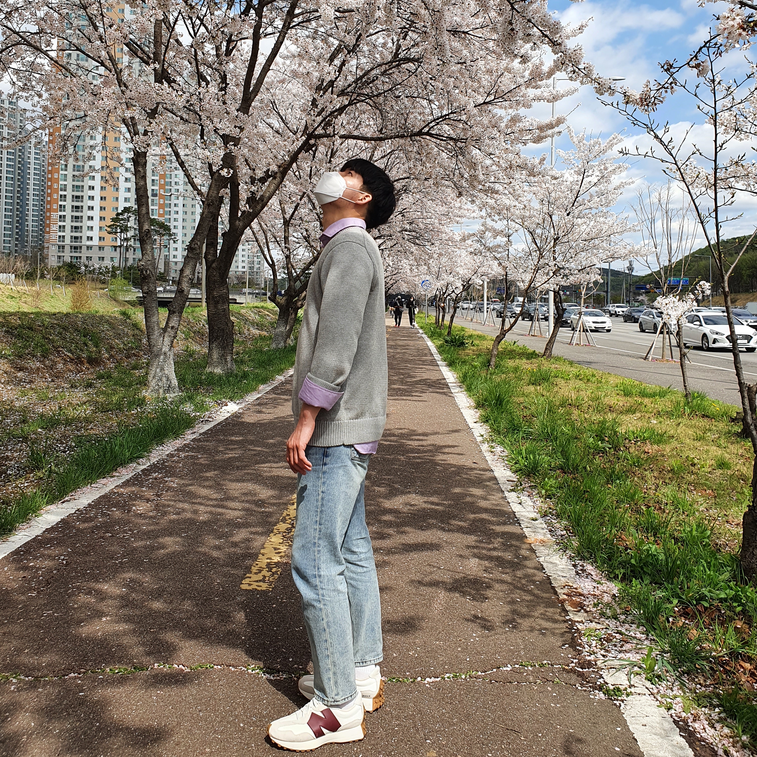 (W) New Balance 327 Burgundy 착용 스타일 - 3