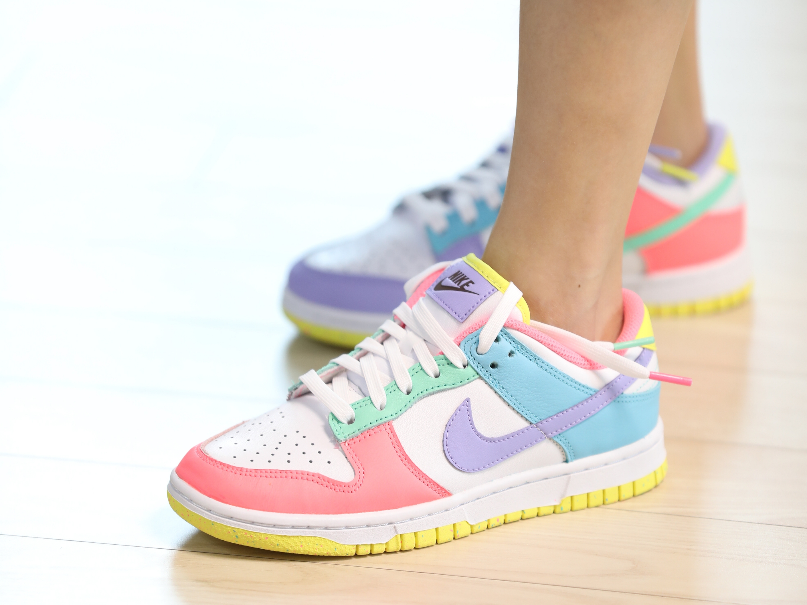 (W) Nike Dunk Low SE Candy 착용 스타일 - 4