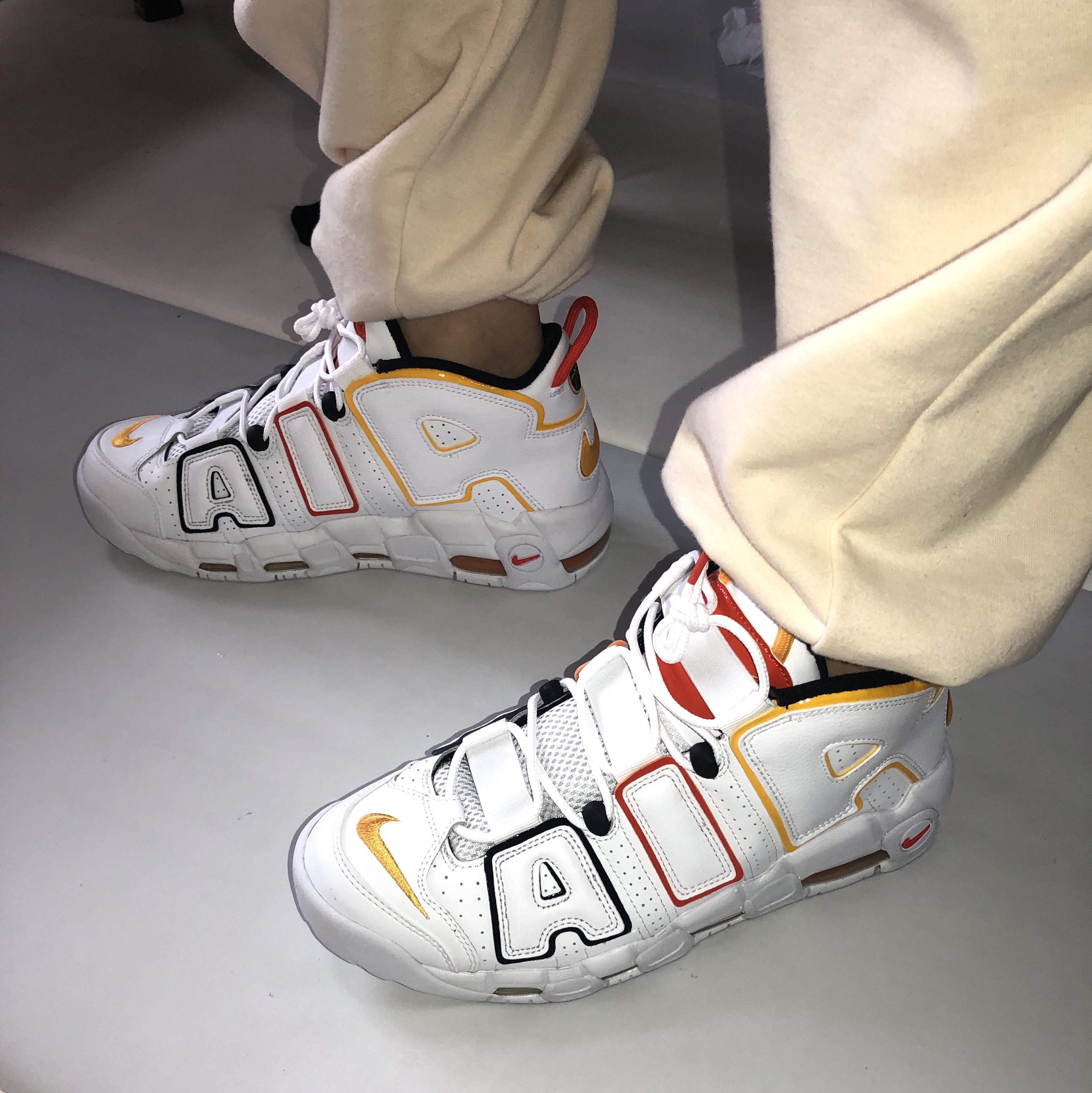 Nike Air More Uptempo Rayguns 착용 스타일