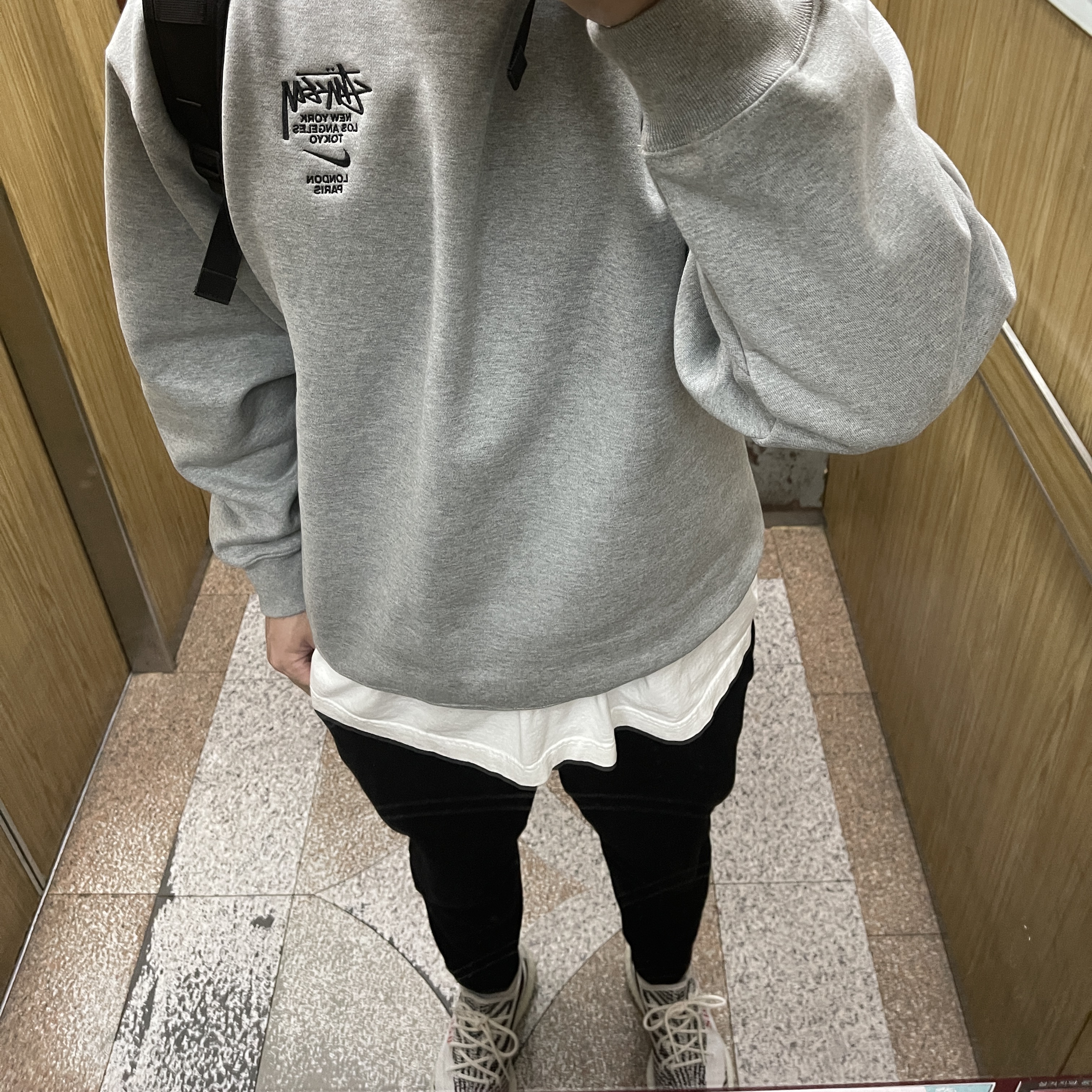 Nike x Stussy NRG ZR Fleece Crewneck Heather Grey - US/EU, Adidas Yeezy Boost 350 V2 Zebra 2017/2019/2020 착용 스타일