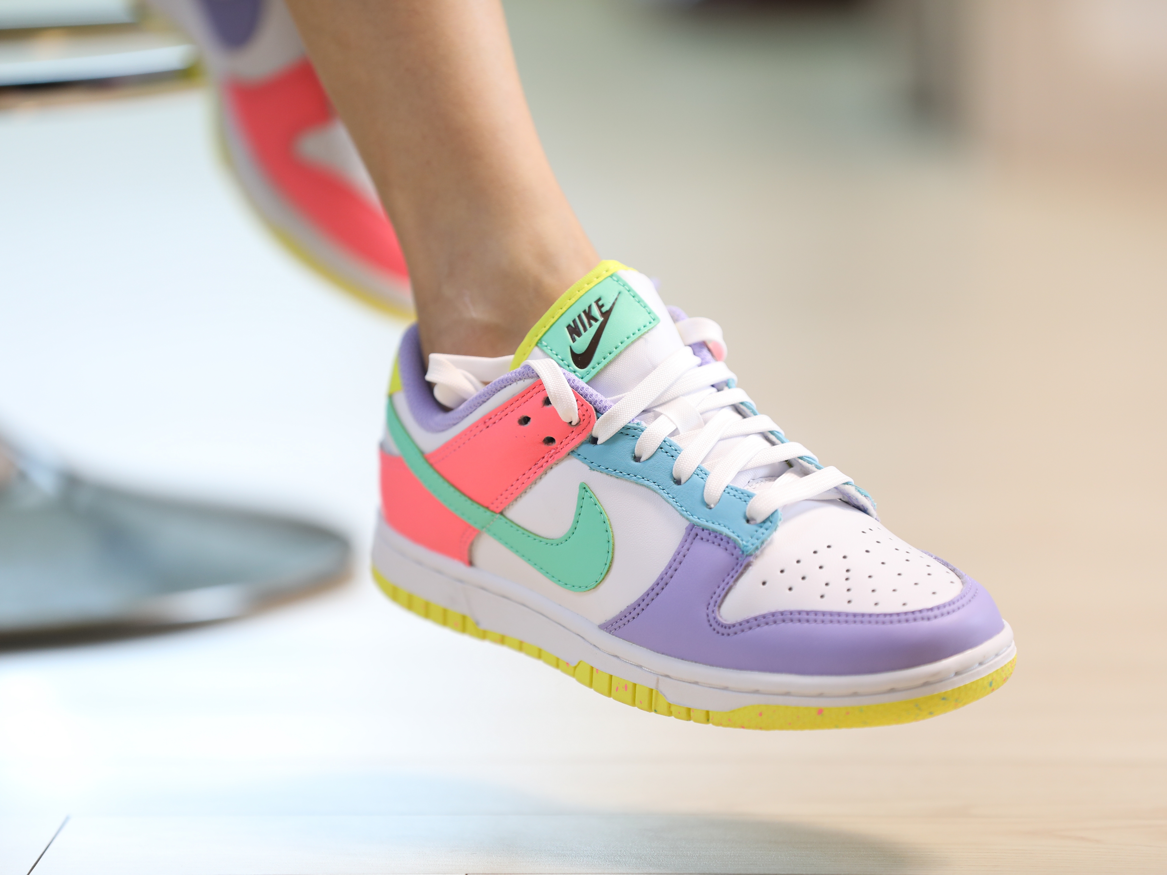 (W) Nike Dunk Low SE Candy 착용 스타일 - 3