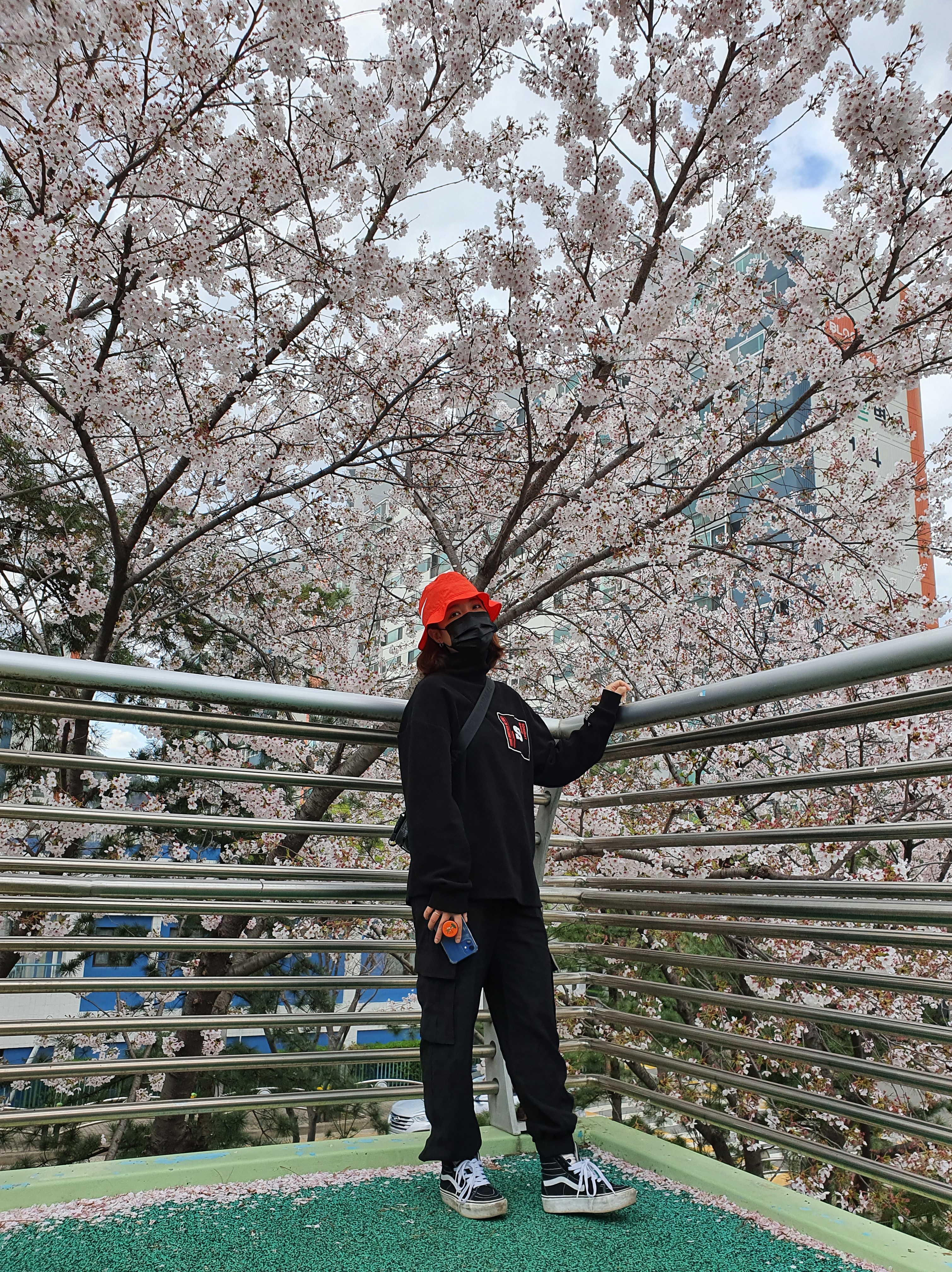 Nike x Stussy Bucket Hat Habanero Red 착용 스타일