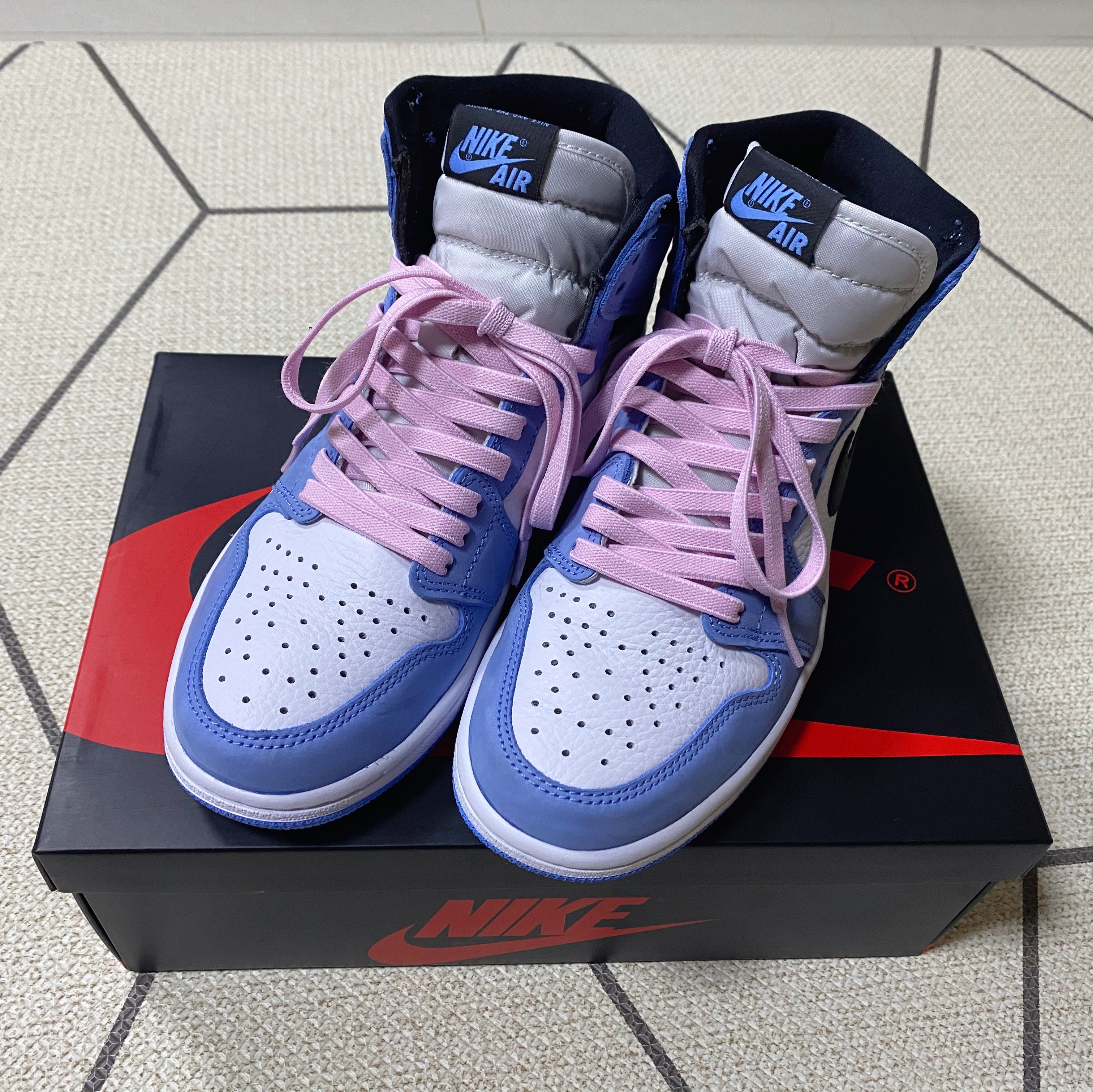 Jordan 1 Retro High OG University Blue, (GS) Jordan 1 Retro High OG University Blue 착용 스타일 - 2