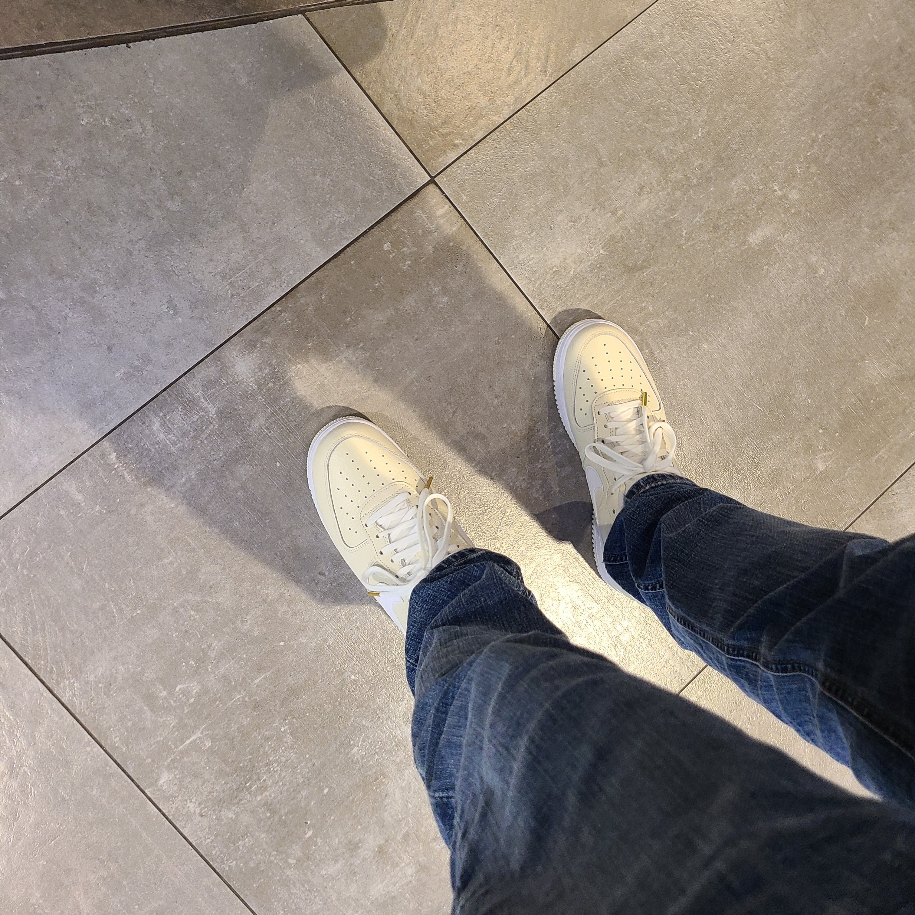 Nike Air Force 1 '07 PRM Popcorn 착용 스타일 - 3