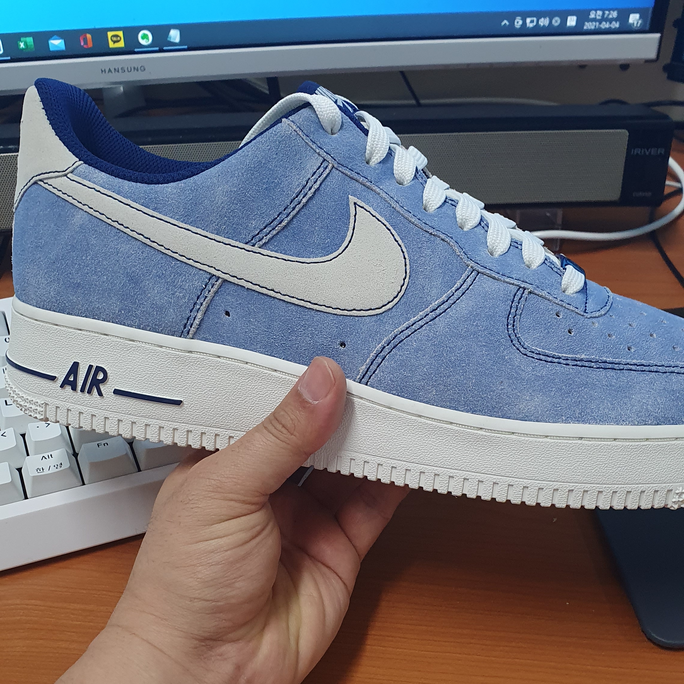 Nike Air Force 1 '07 LV8 Dusty Blue 착용 스타일 - 3