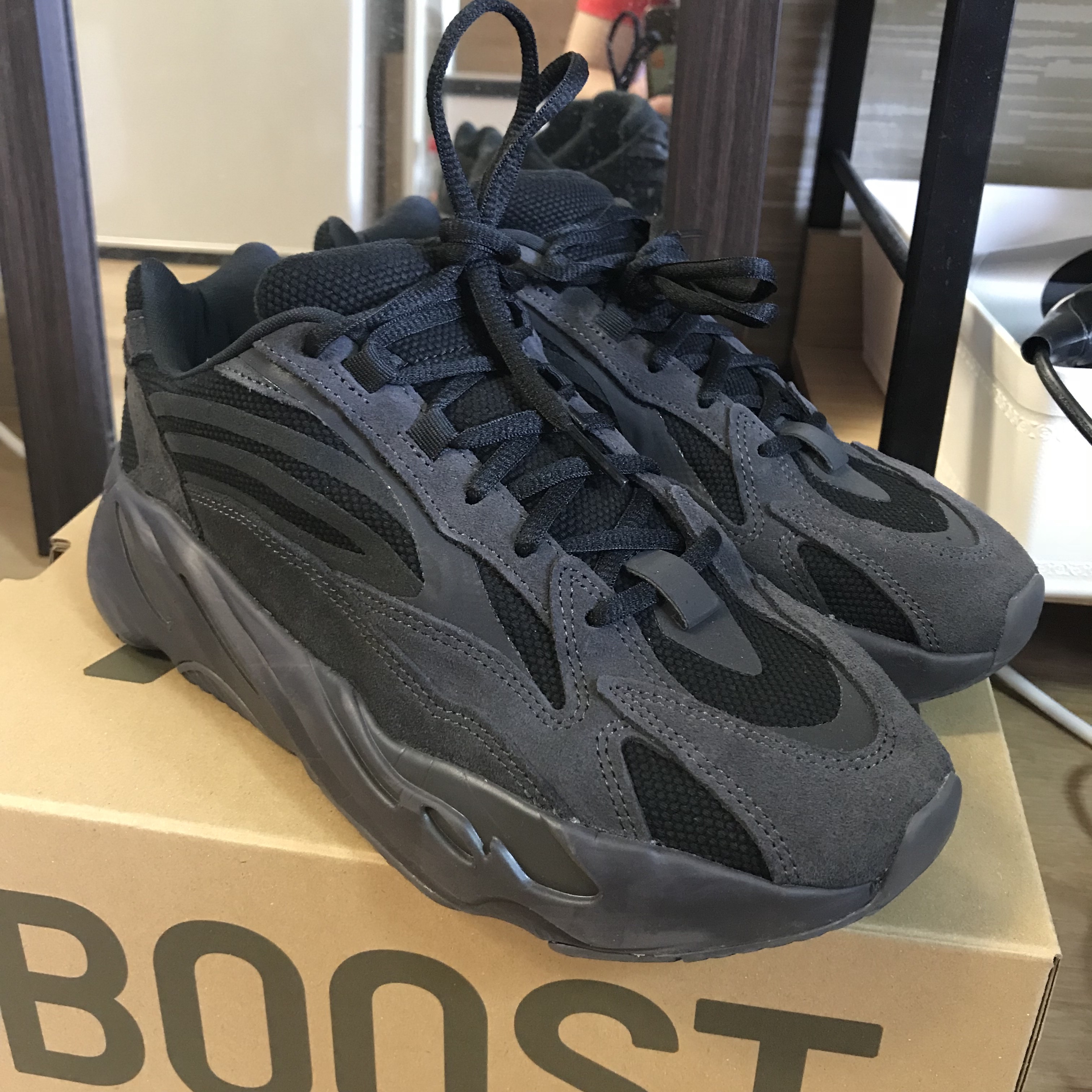 Adidas Yeezy Boost 700 V2 Vanta 2019 착용 스타일