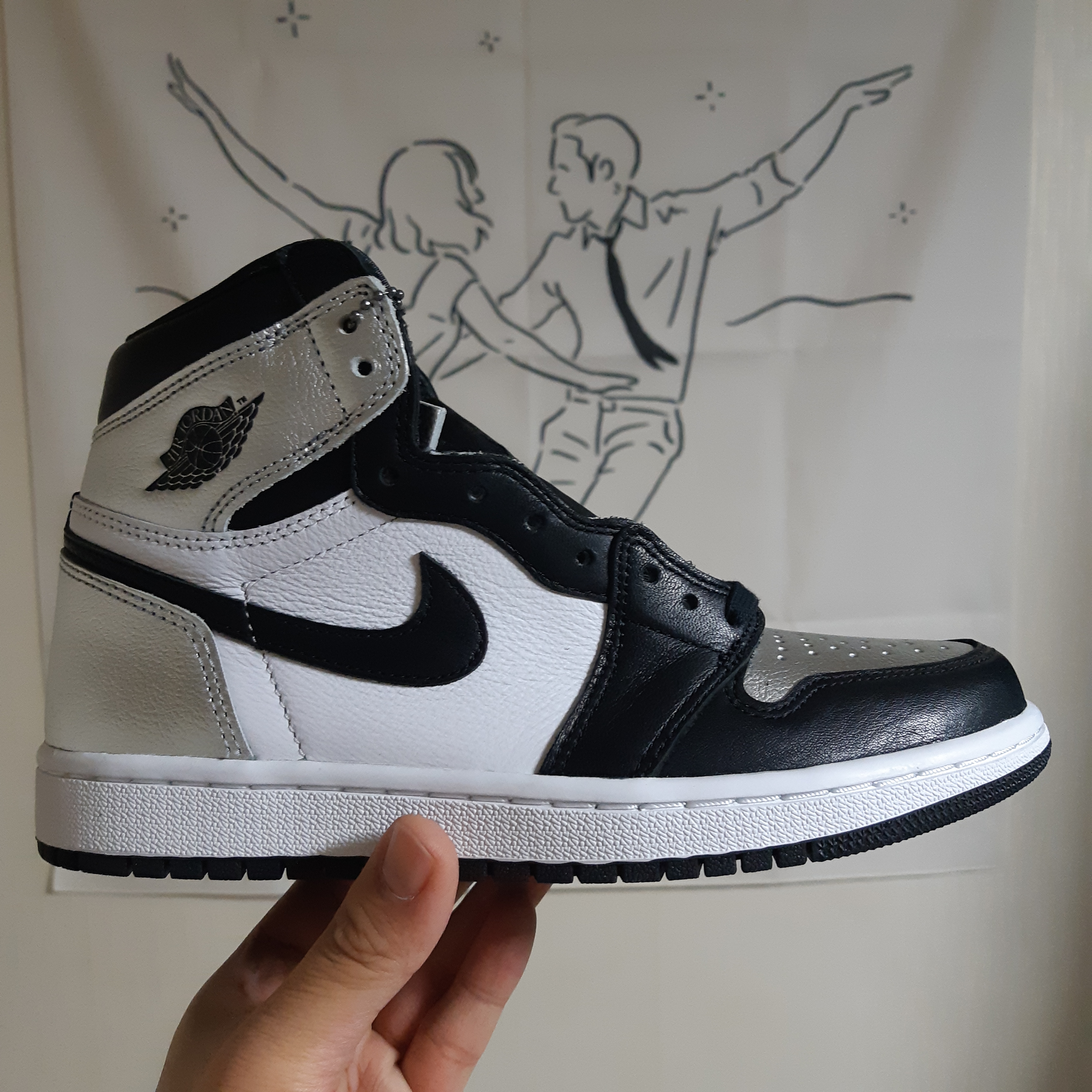 Jordan 1 Retro High OG Defiant SB NYC to Paris, (W) Jordan 1 Retro High OG Silver Toe 착용 스타일 - 2