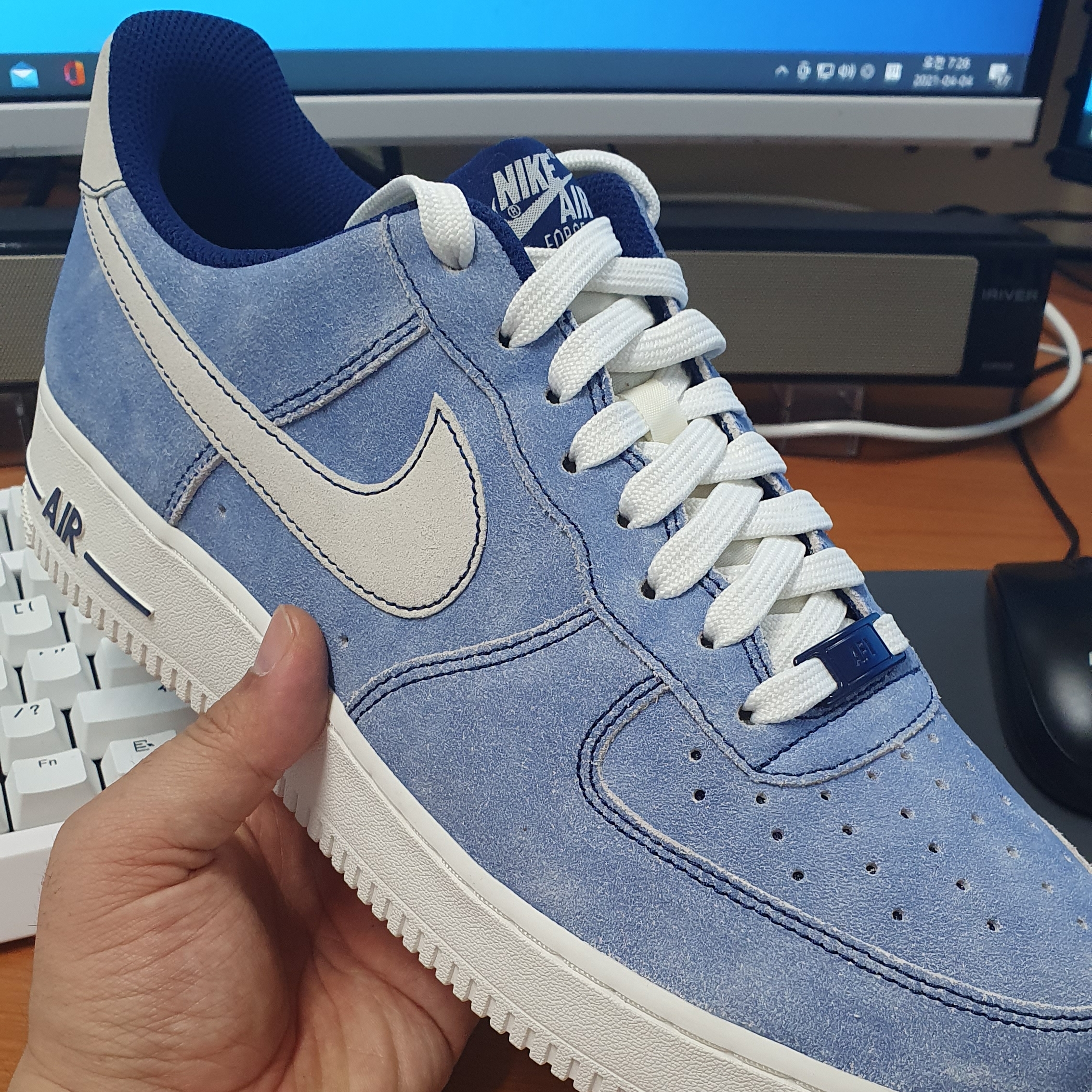 Nike Air Force 1 '07 LV8 Dusty Blue 착용 스타일 - 1