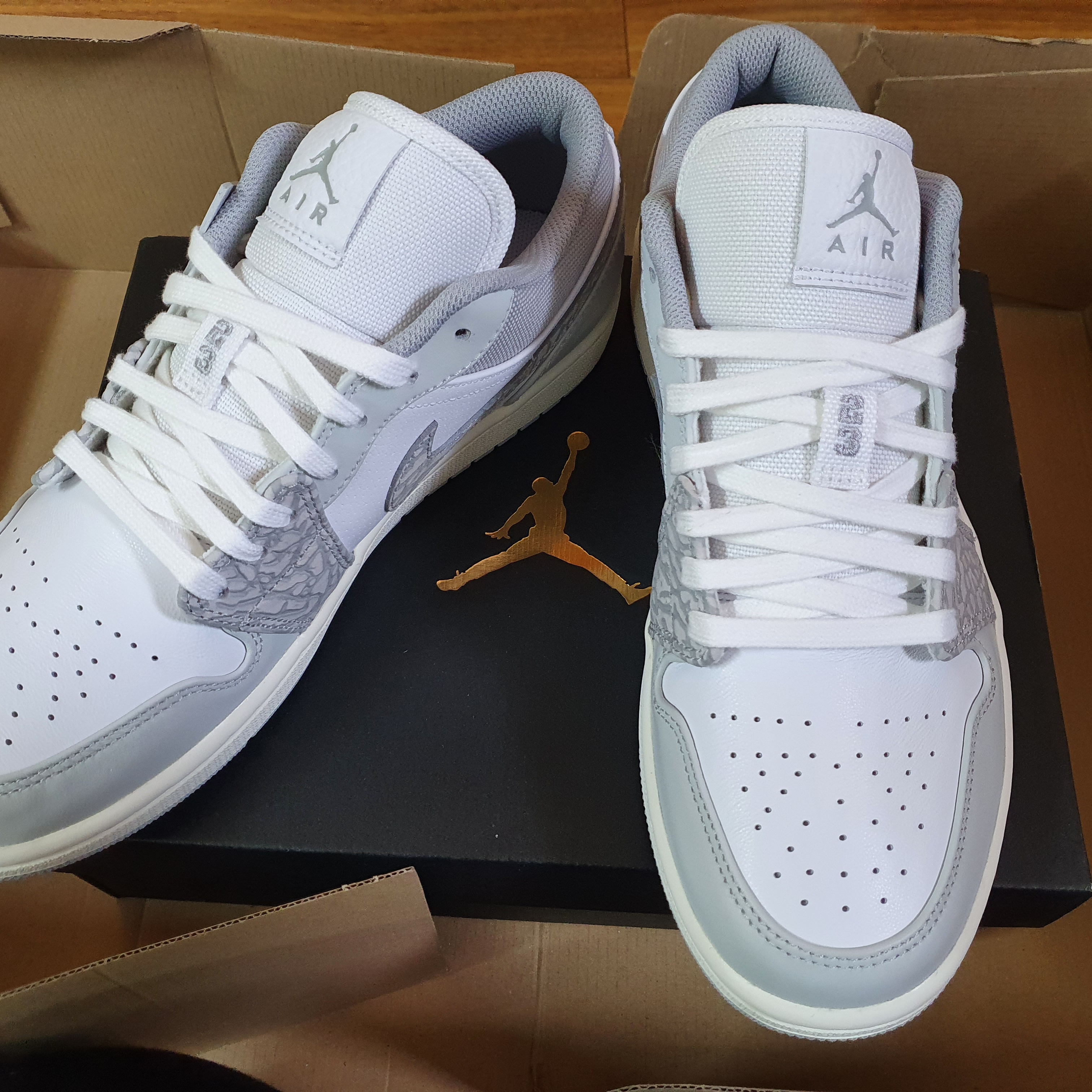 Jordan 1 Low PRM Elephant Print 착용 스타일 - 1