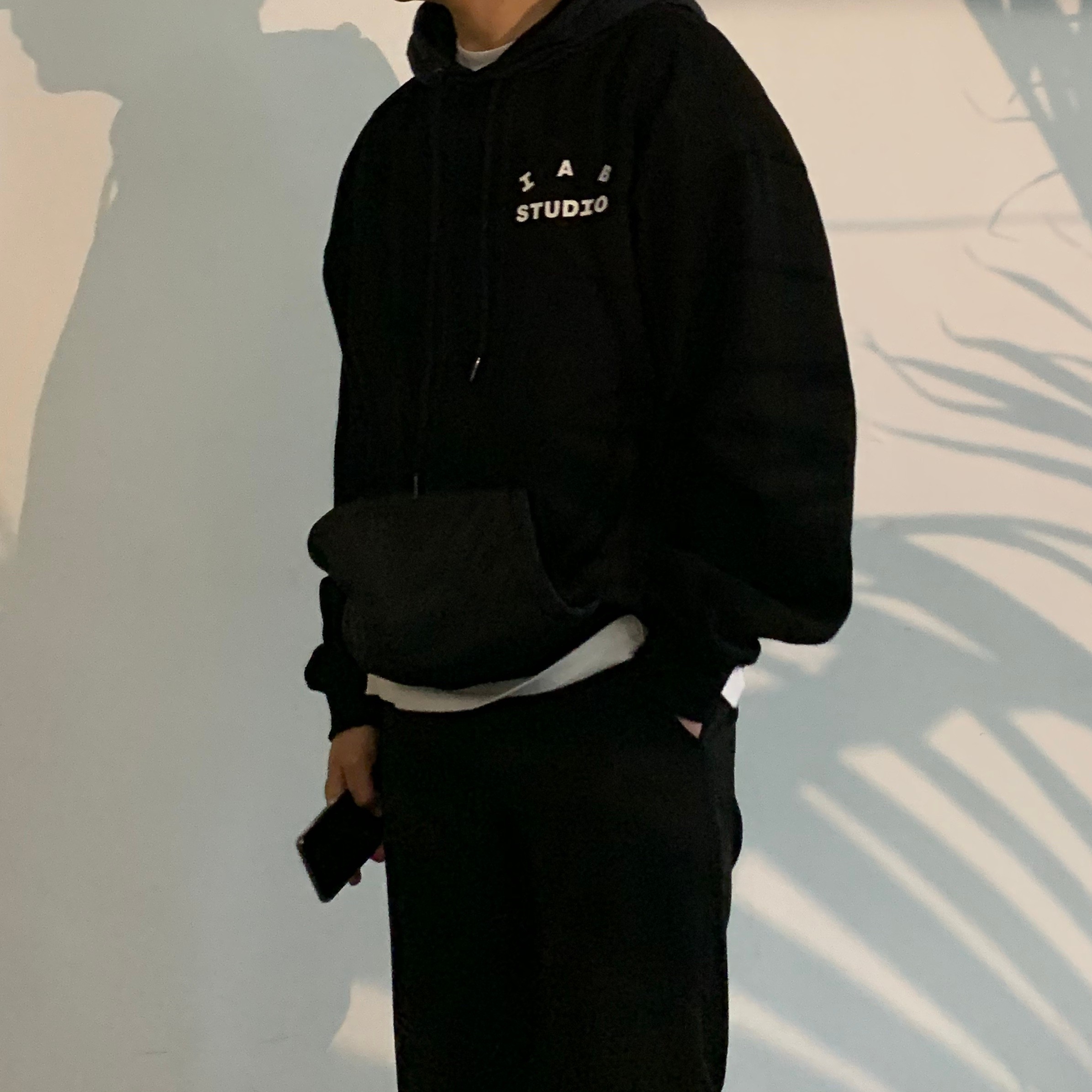 IAB Studio Woven Hoodie Black 착용 스타일 - 1