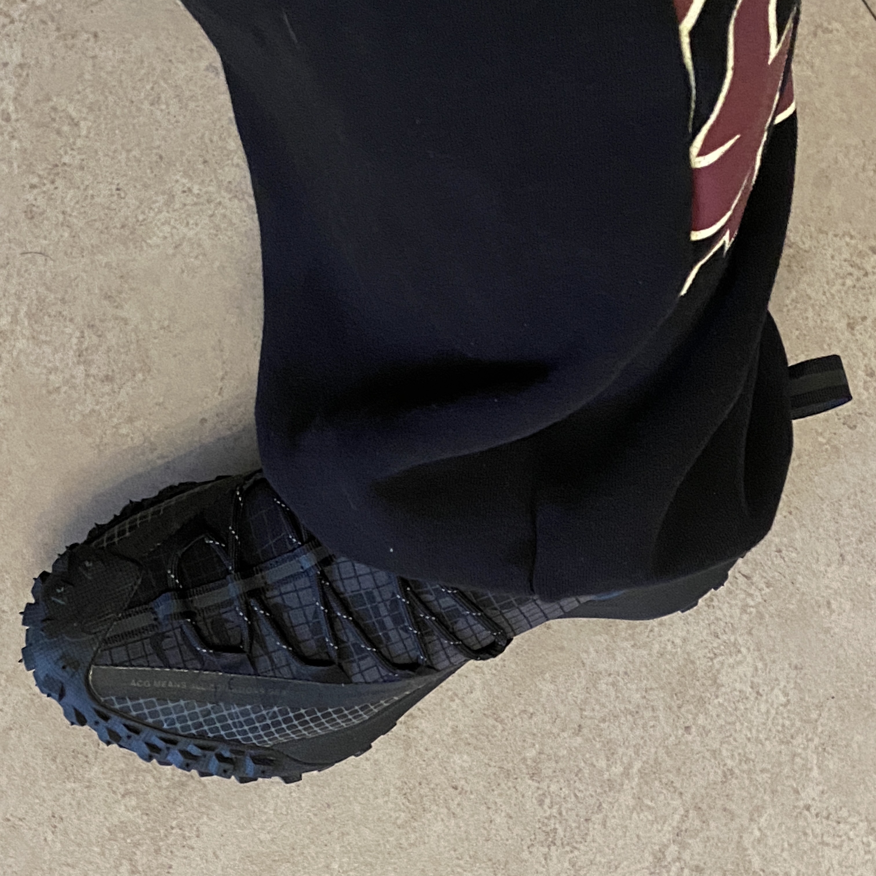 Nike ACG Mountain Fly Low Anthracite 착용 스타일