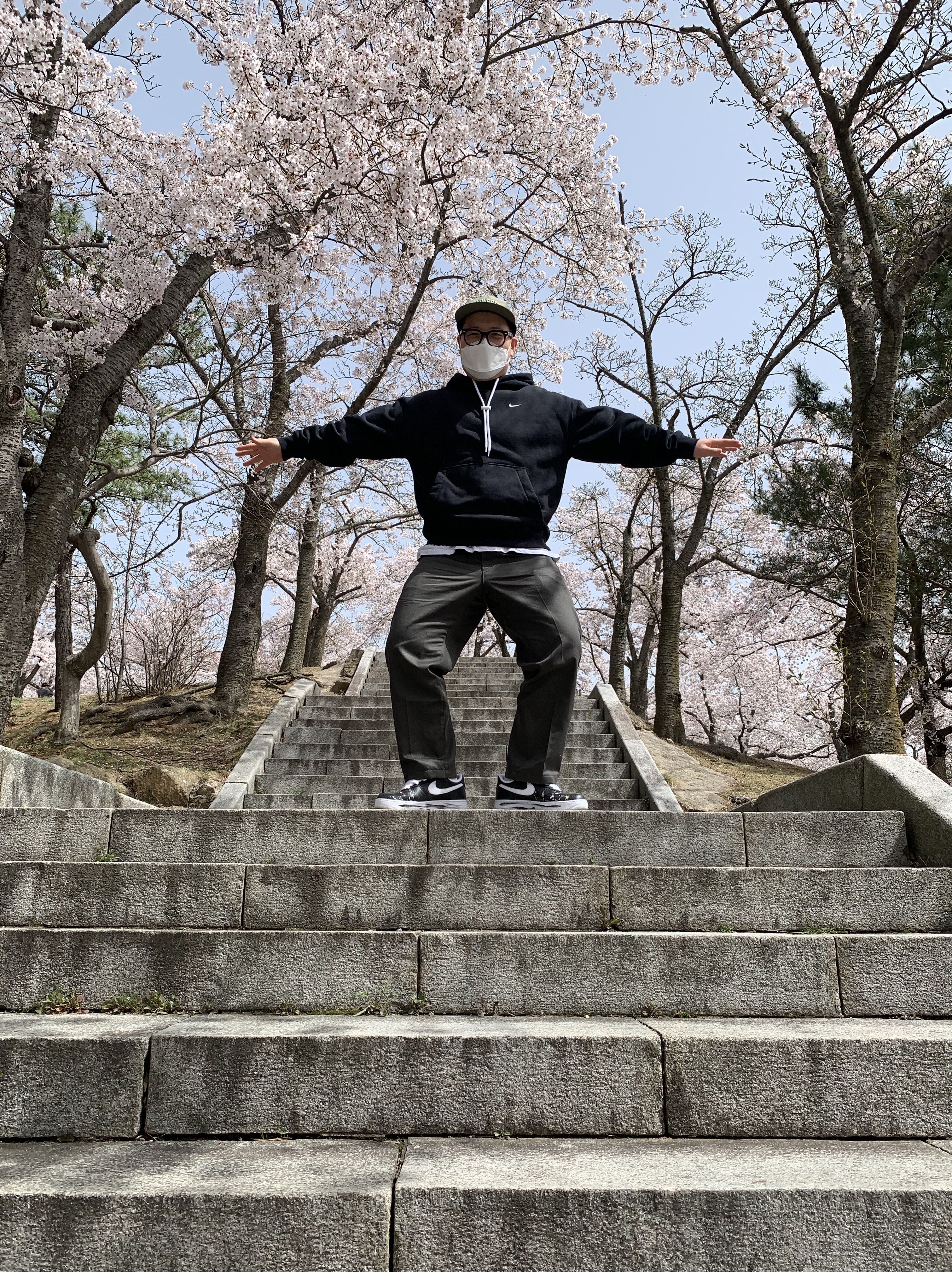 Nike M NRG Hoodie Black White, Nike x Peaceminusone Air Force 1 Low Para-Noise 착용 스타일