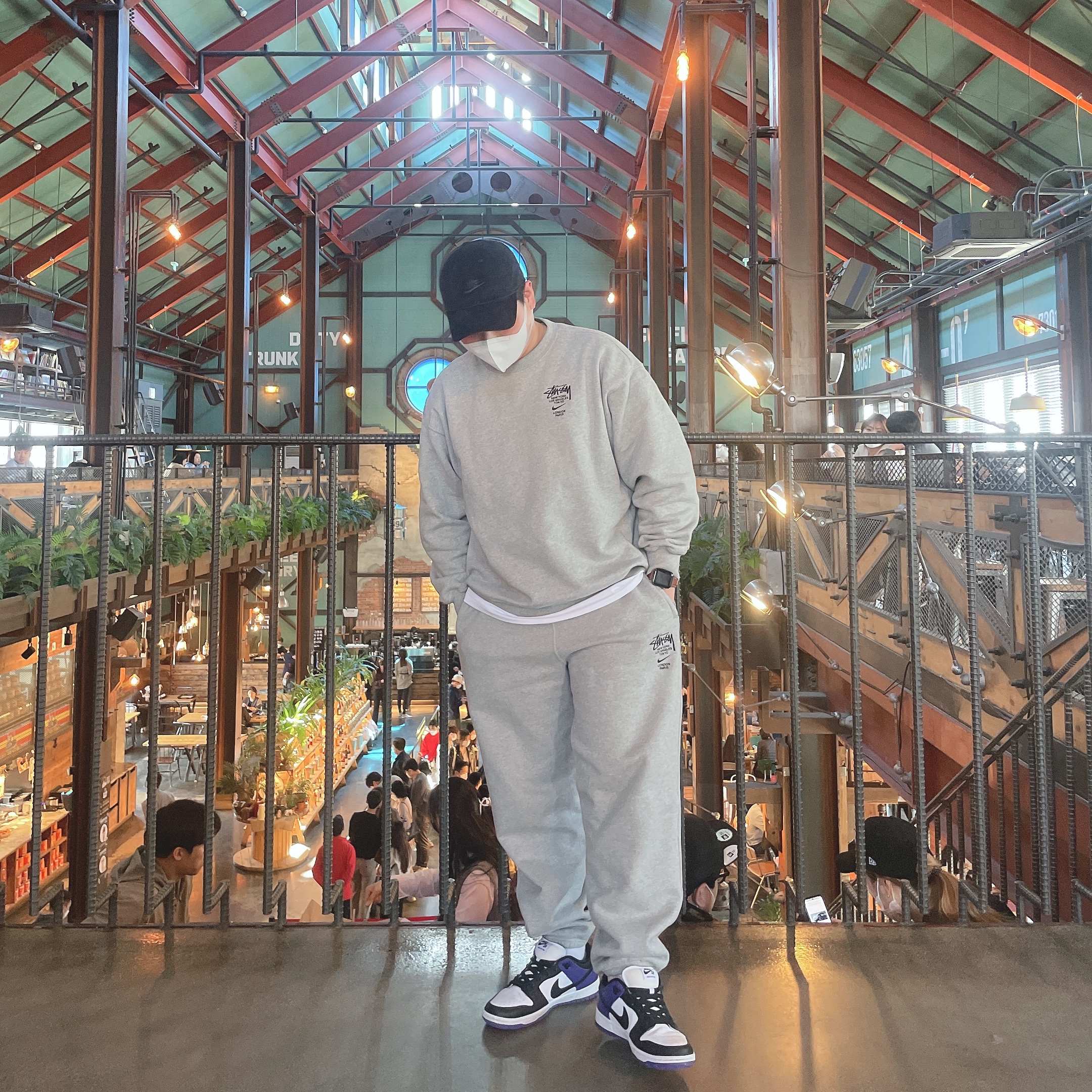 Nike Heritage 86 Corduroy Cap Black, Nike x Stussy NRG ZR Fleece Crewneck Heather Grey - US/EU 착용 스타일