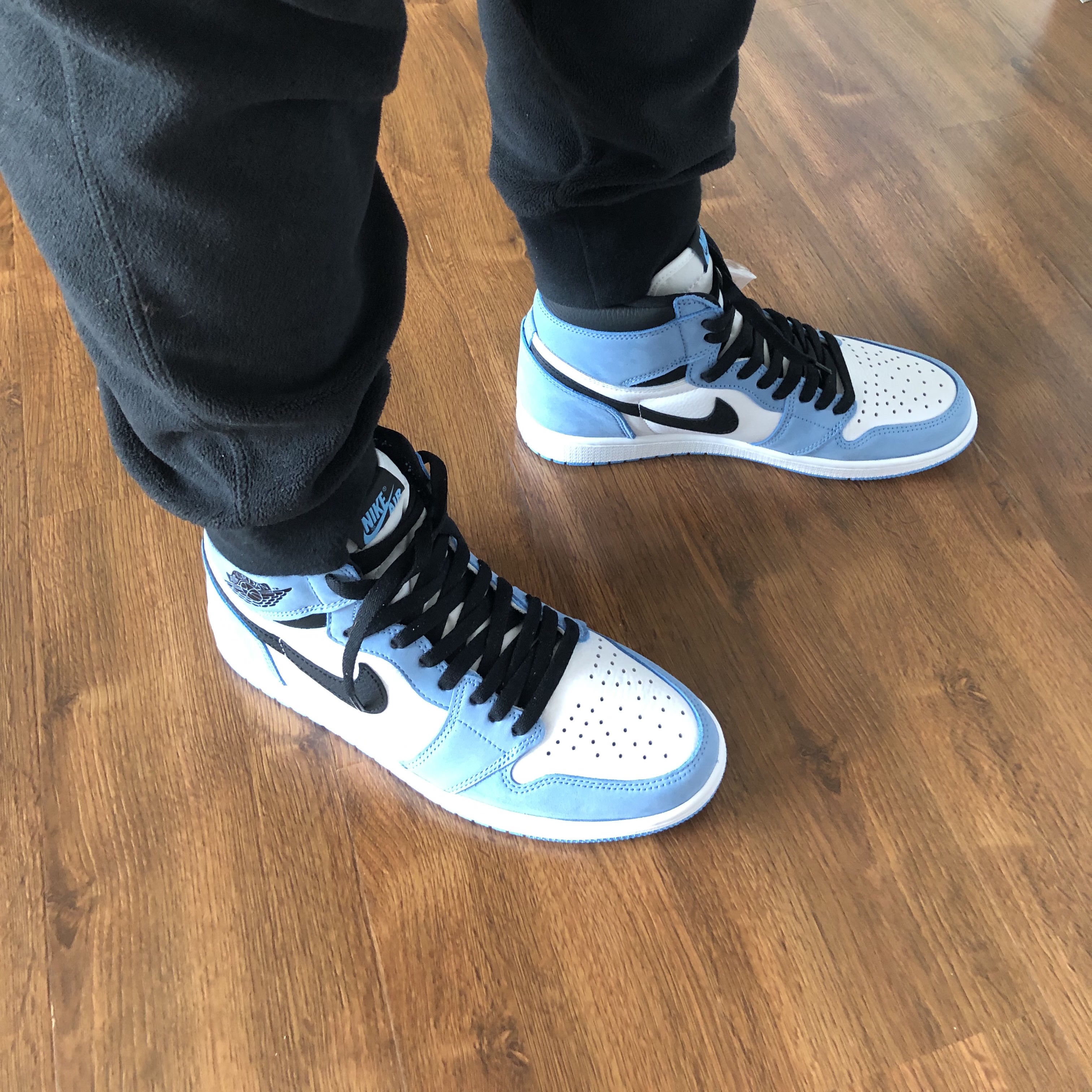 Jordan 1 Retro High OG University Blue 착용 스타일