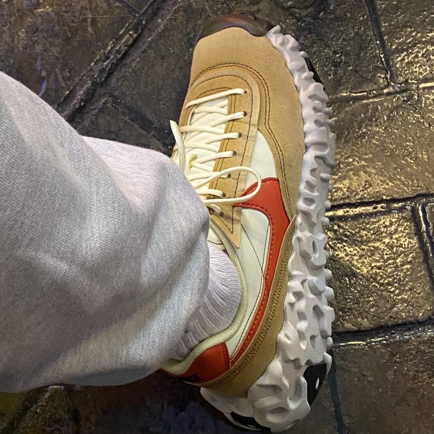 Nike Overbreak SP Fossil 착용 스타일
