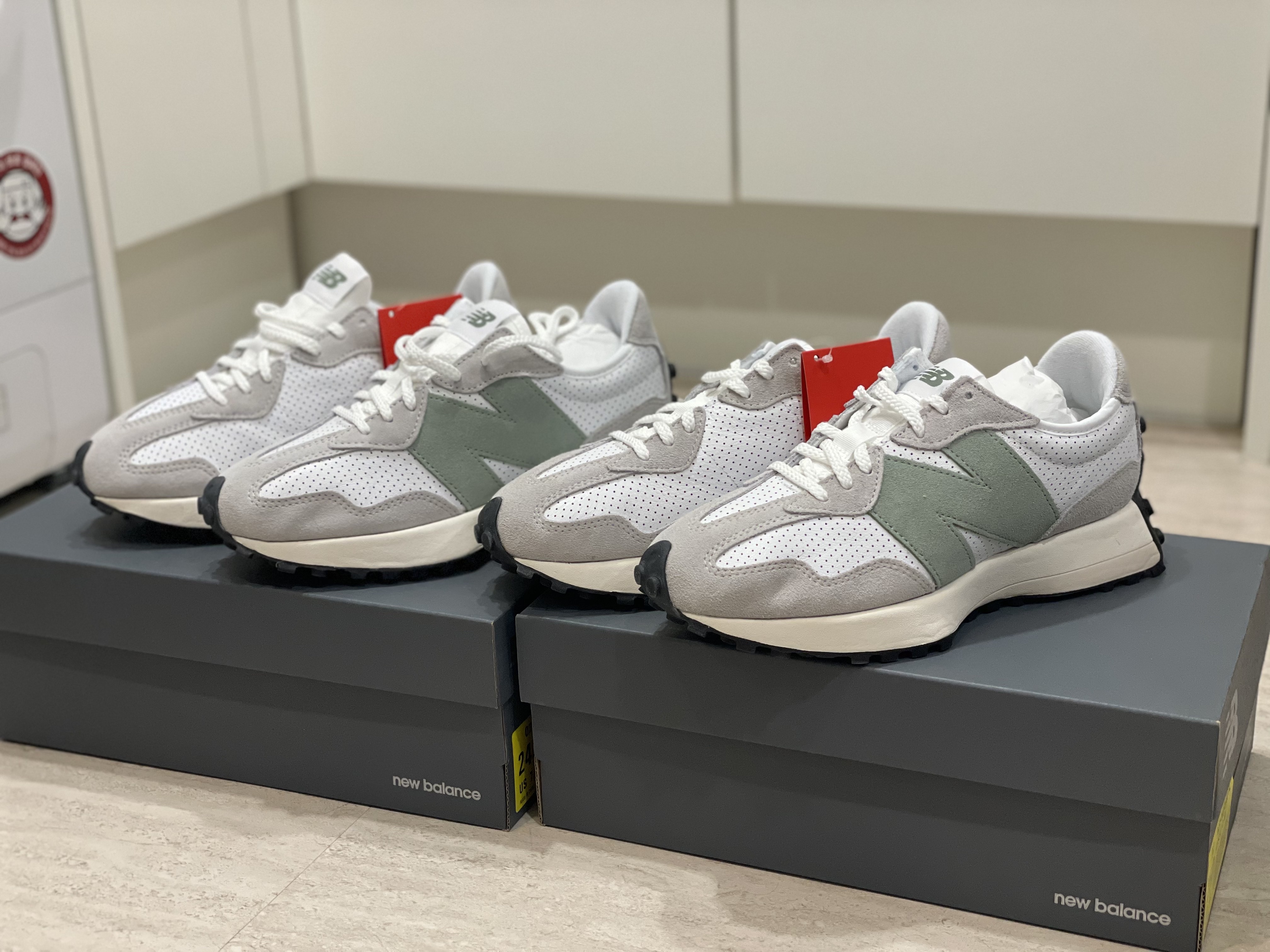 (W) New Balance 327 Grey Green - JD Sports Exclusive 착용 스타일