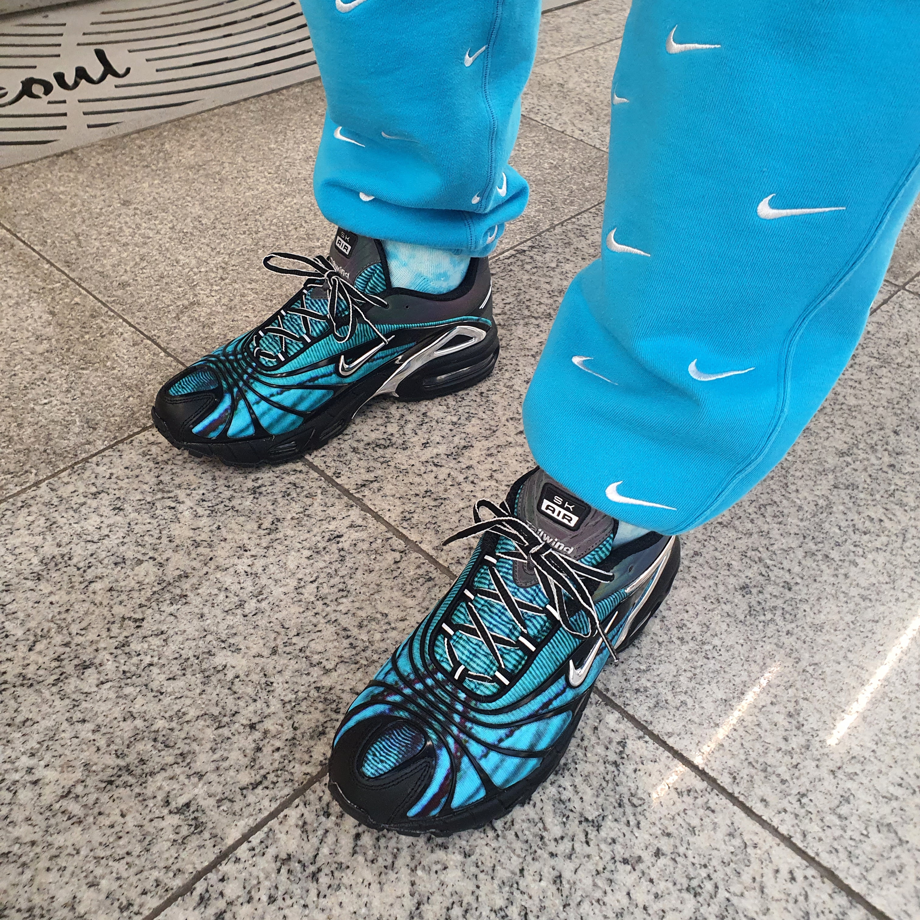 Nike x Skepta Air Max Tailwind 5 Chrome Blue 착용 스타일 - 3