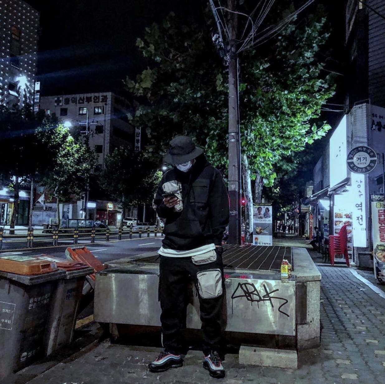 Nike Air Max 97 Neon Seoul, Nike x Travis Scott NRG AG Utility Hoodie Black 착용 스타일