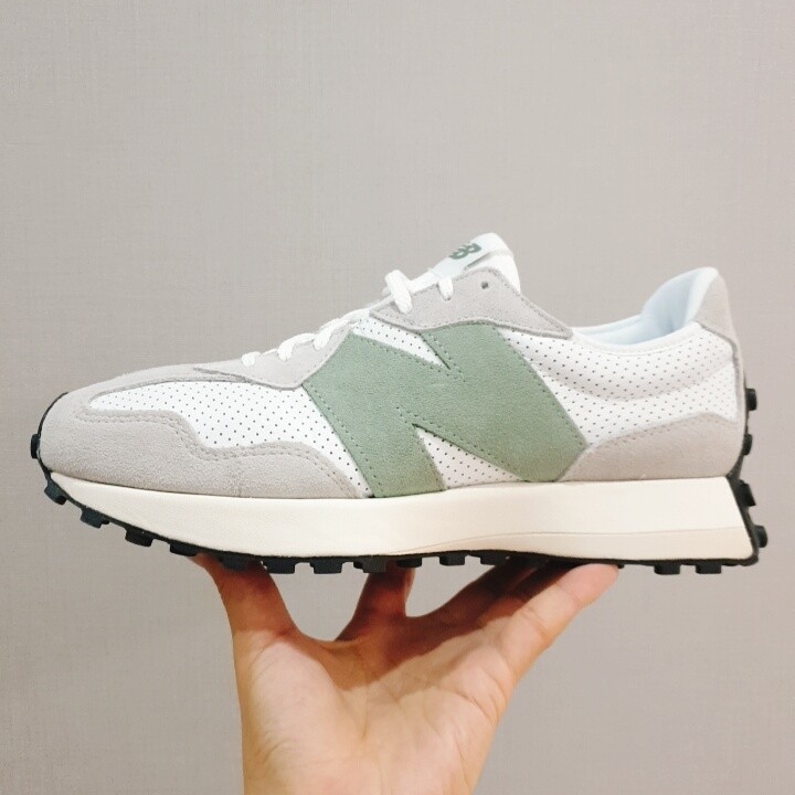 (W) New Balance 327 Grey Green - JD Sports Exclusive 착용 스타일 - 1