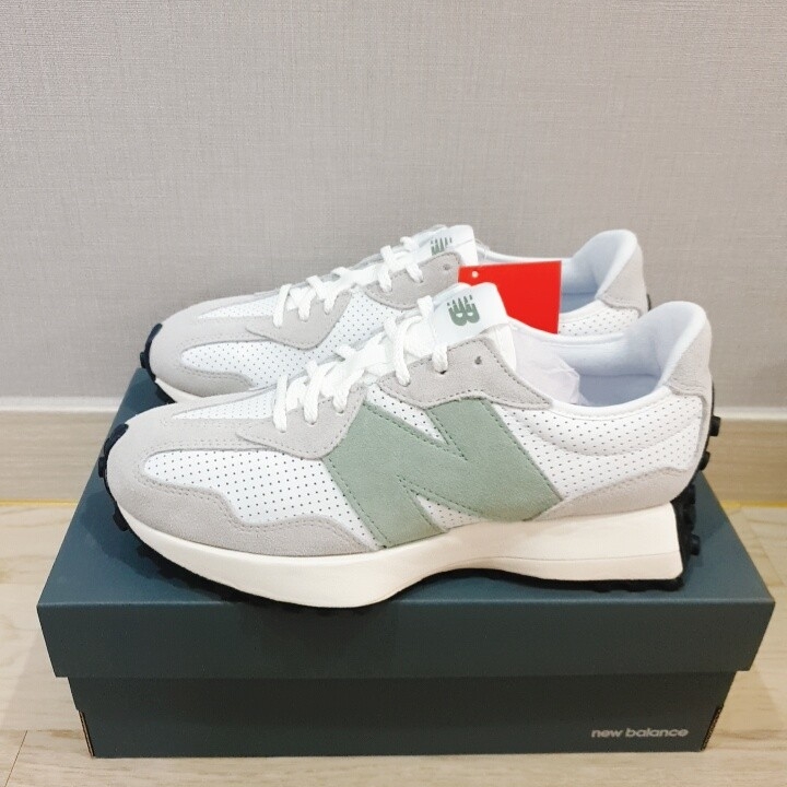 (W) New Balance 327 Grey Green - JD Sports Exclusive 착용 스타일 - 2