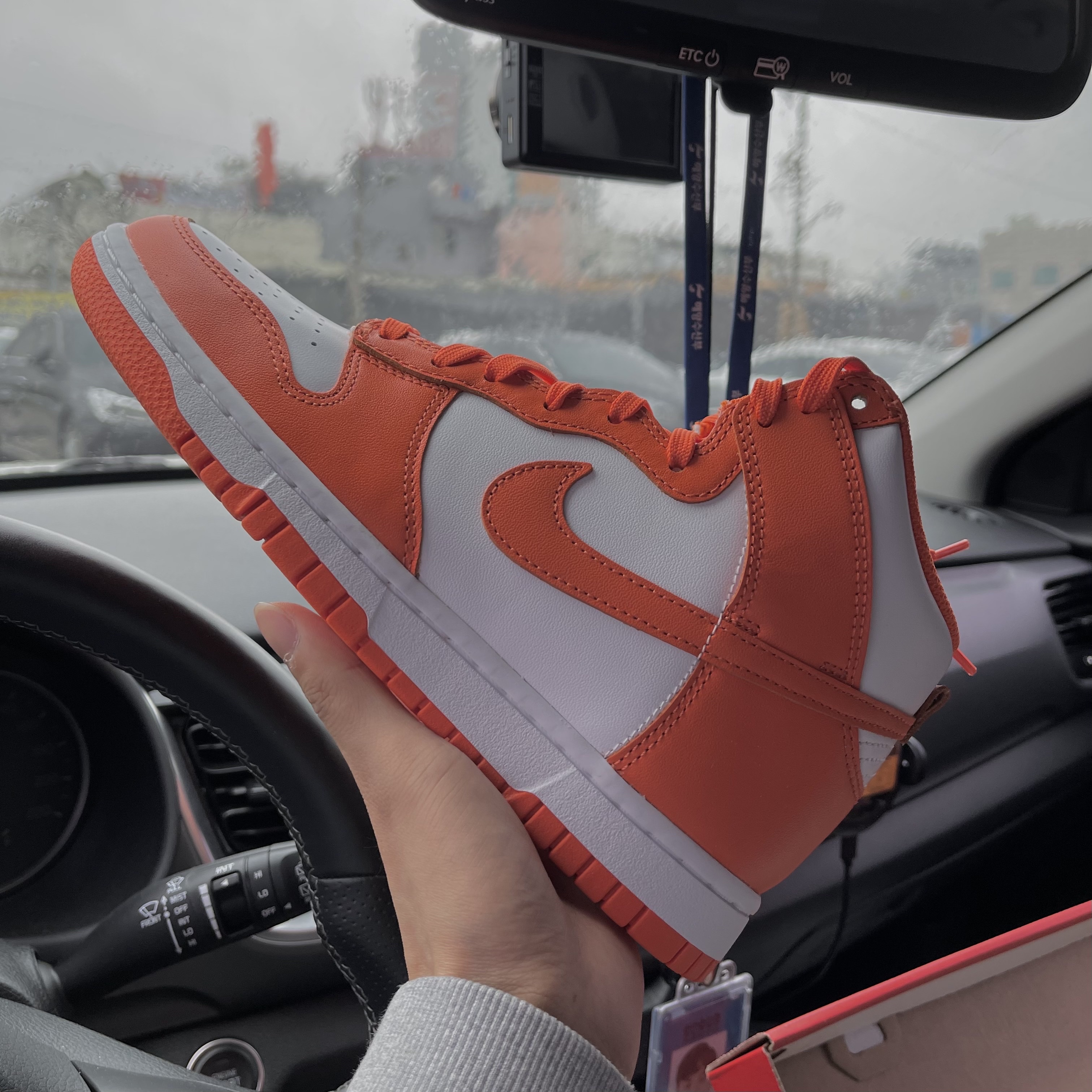 Nike Dunk High Retro Orange Blaze 착용 스타일