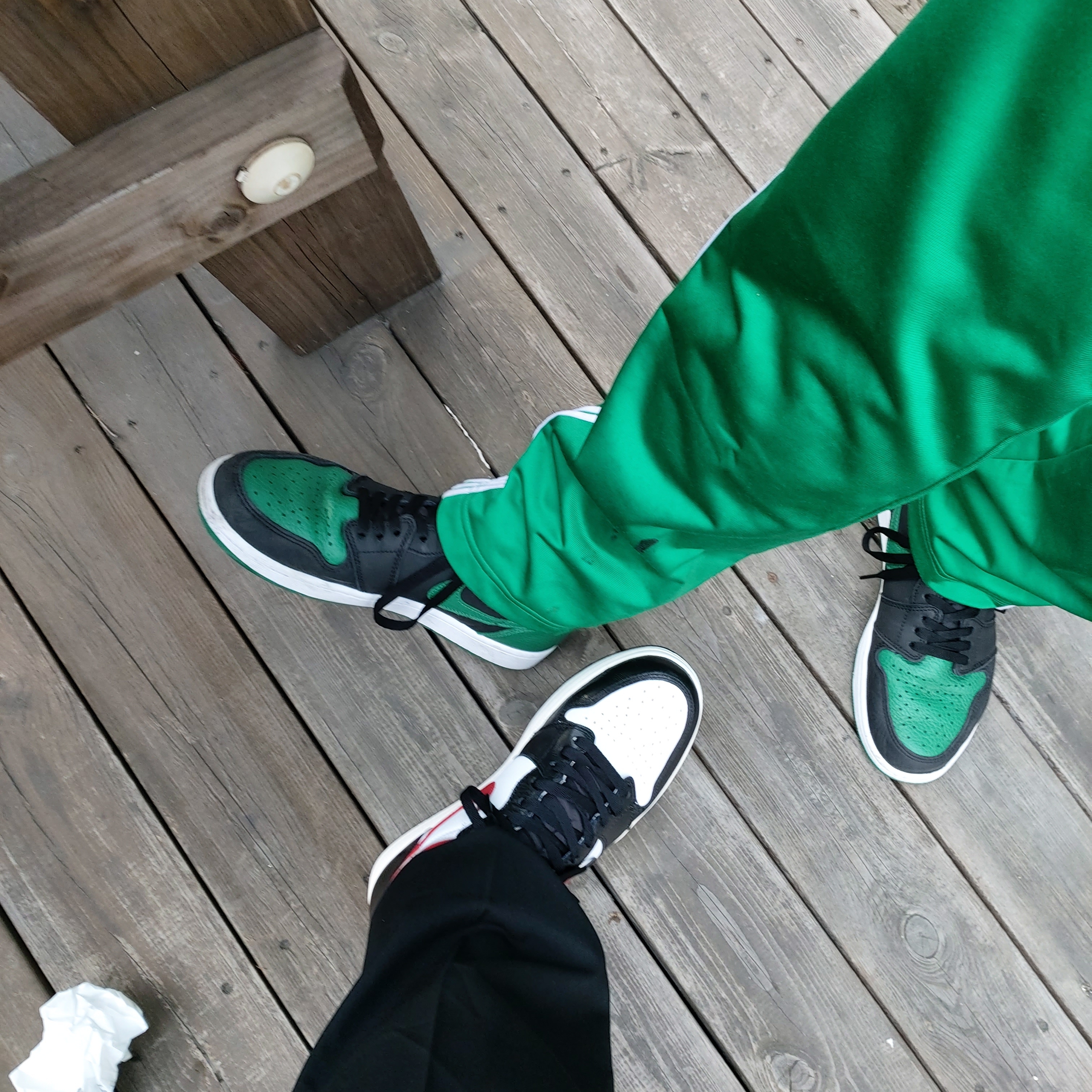 Jordan 1 Retro High OG Gym Red, Nike x Sacai VaporWaffle Tour Yellow & Gorge Green Sail 착용 스타일 - 3
