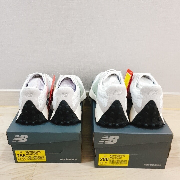 (W) New Balance 327 Grey Green - JD Sports Exclusive 착용 스타일 - 3