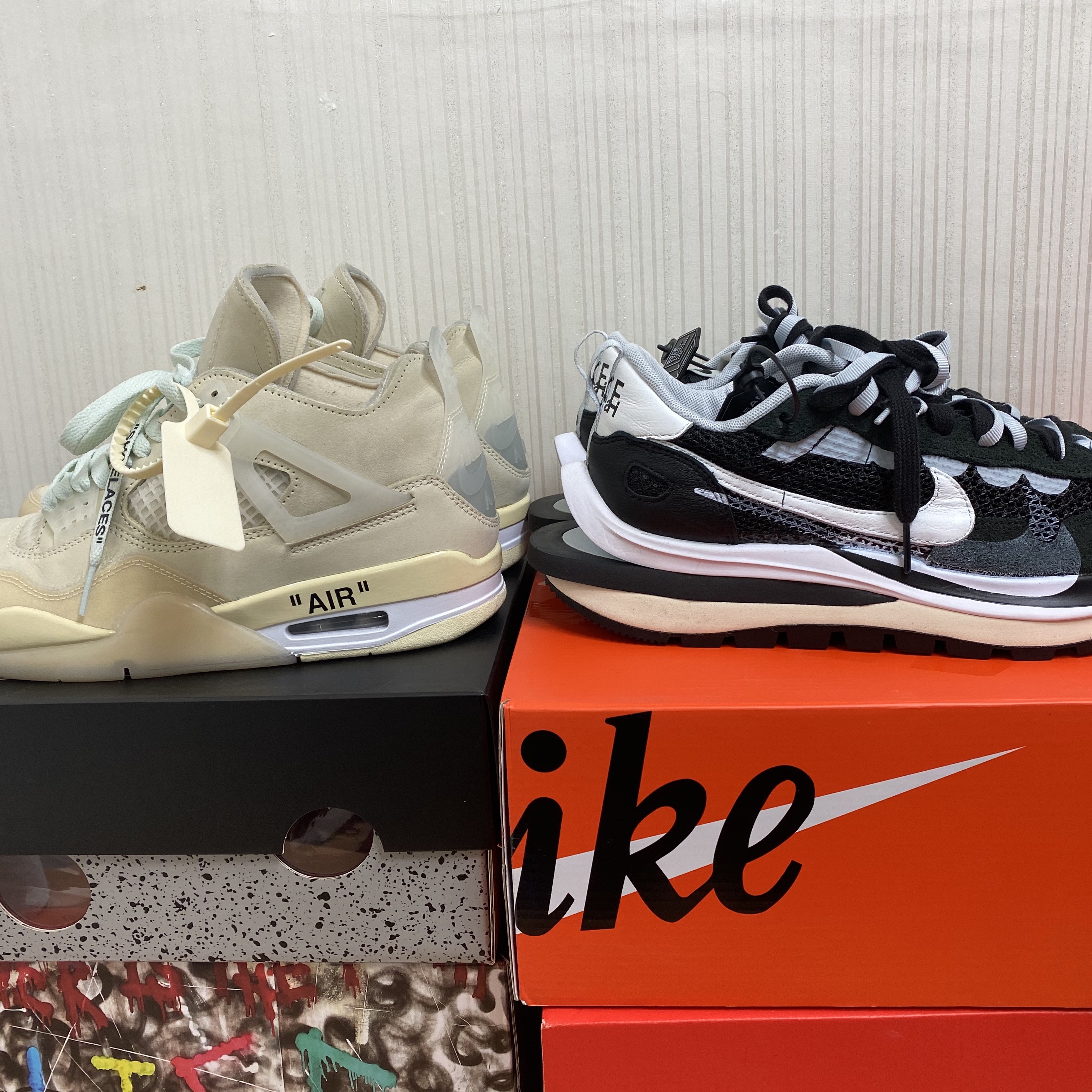 Nike x Sacai VaporWaffle Black White, (W) Jordan 4 x Off-White Retro SP Sail 착용 스타일 - 2